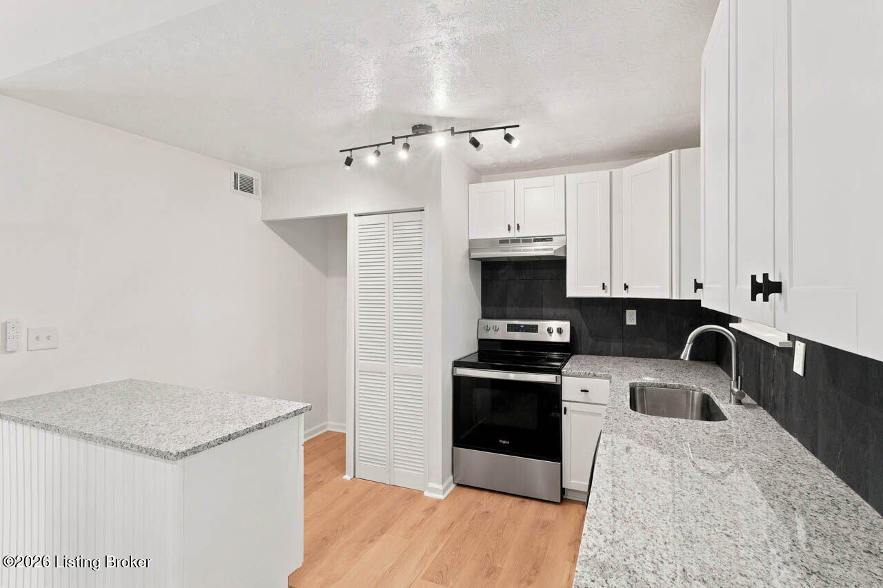9102 Willowcreek Dr Property Photo 15