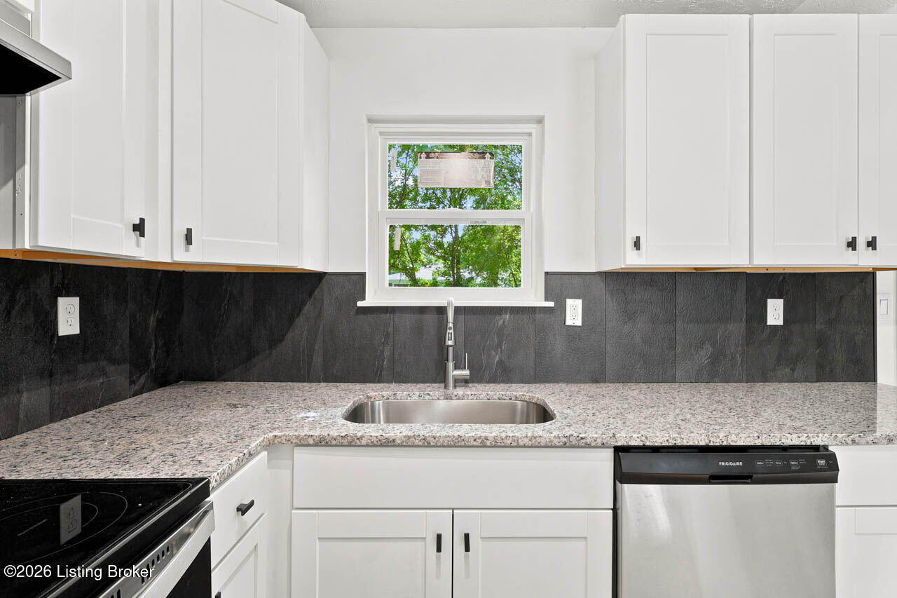 9102 Willowcreek Dr Property Photo 16