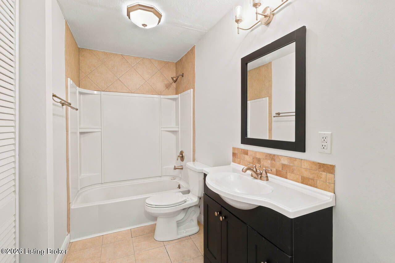 9102 Willowcreek Dr Property Photo 22