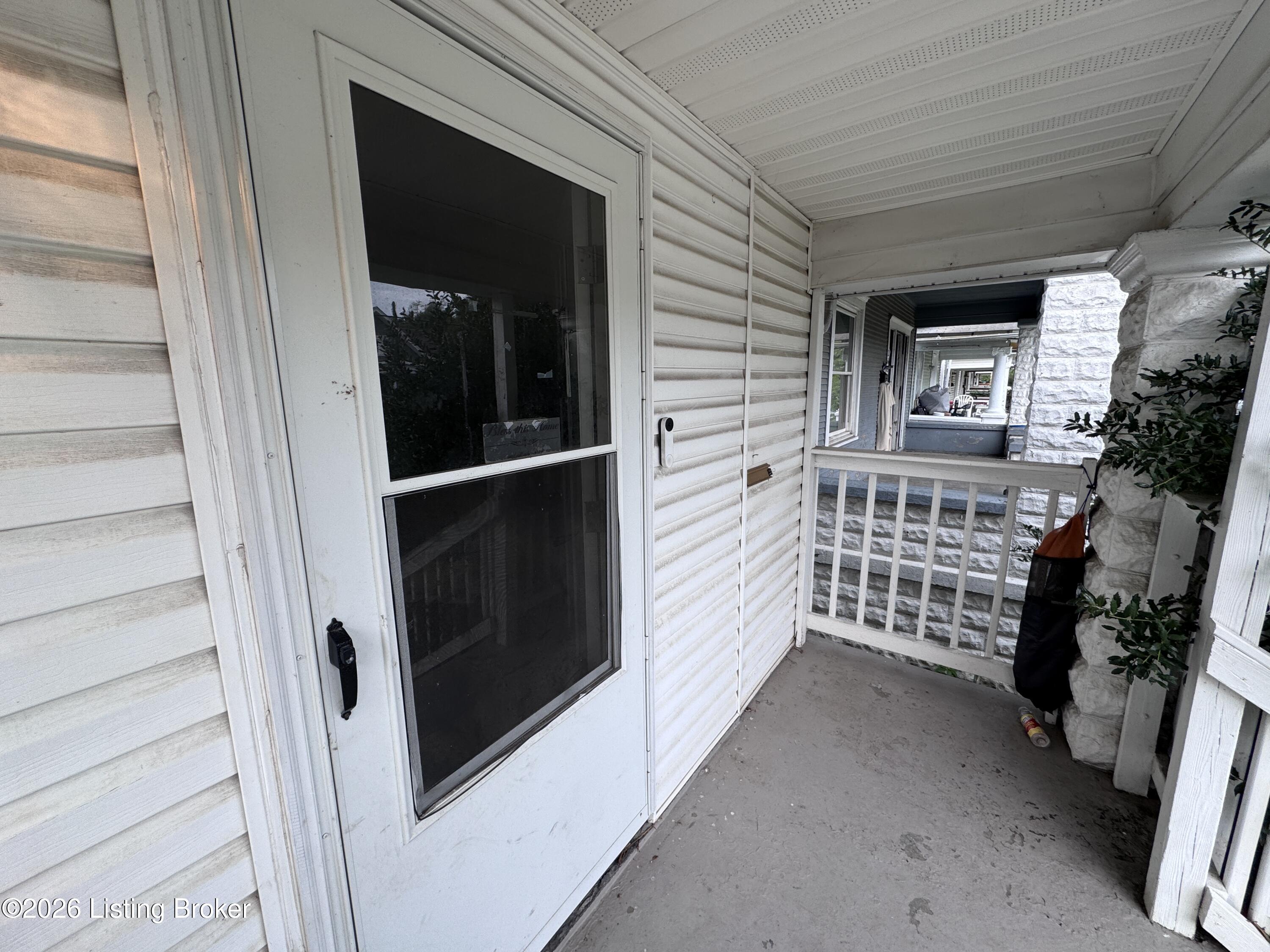 2329 W Oak St Property Photo 2