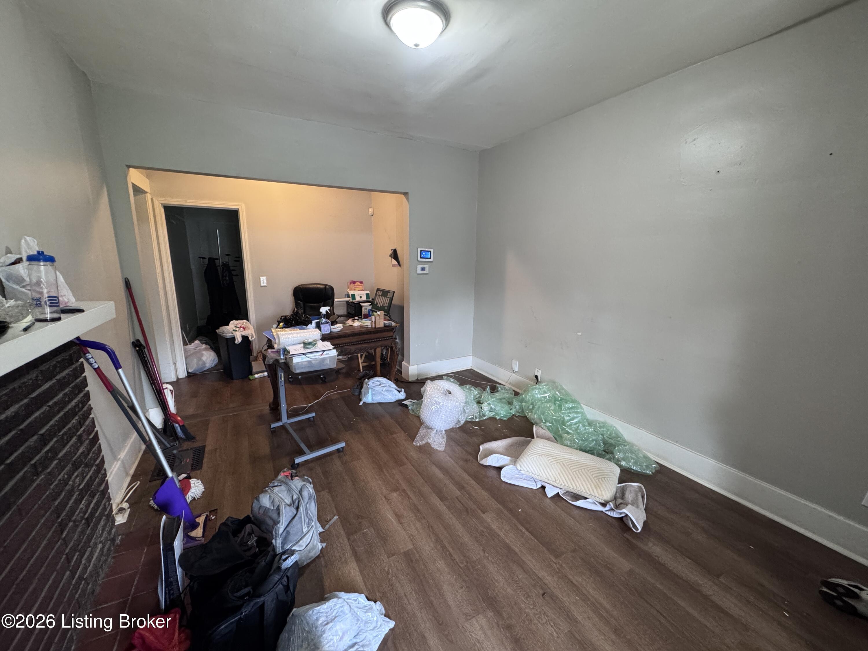 2329 W Oak St Property Photo 10