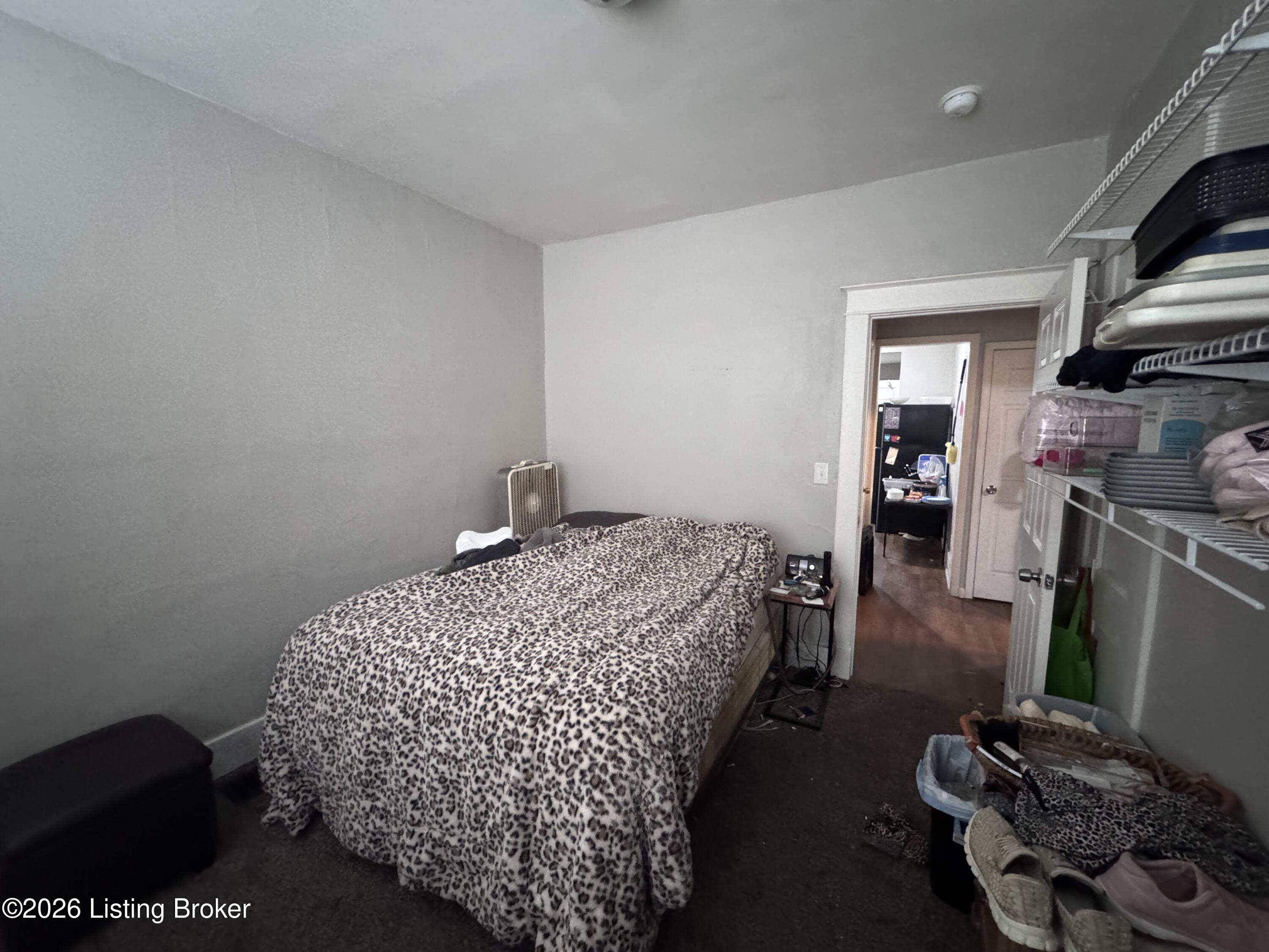 2329 W Oak St Property Photo 14