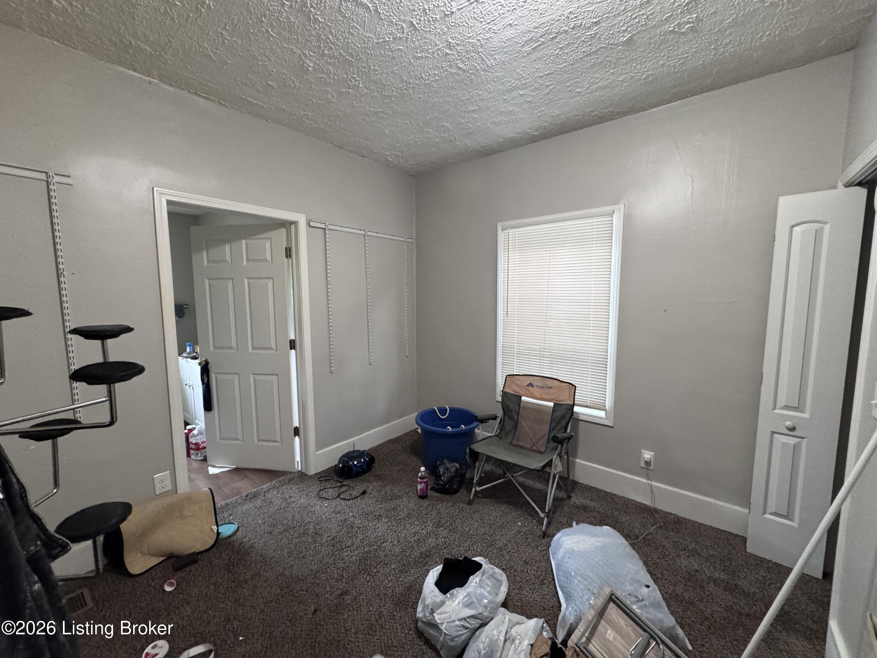 2329 W Oak St Property Photo 20