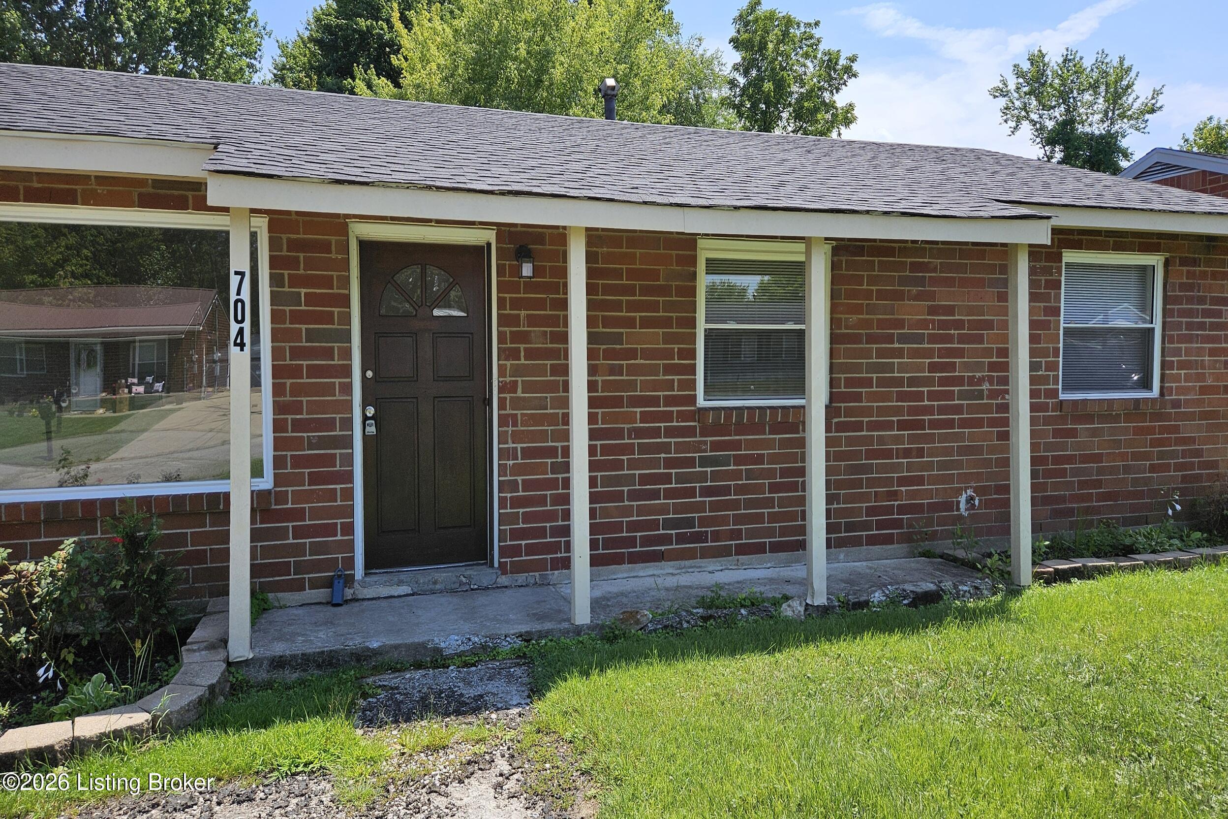 704 Drummond Way Property Photo 4