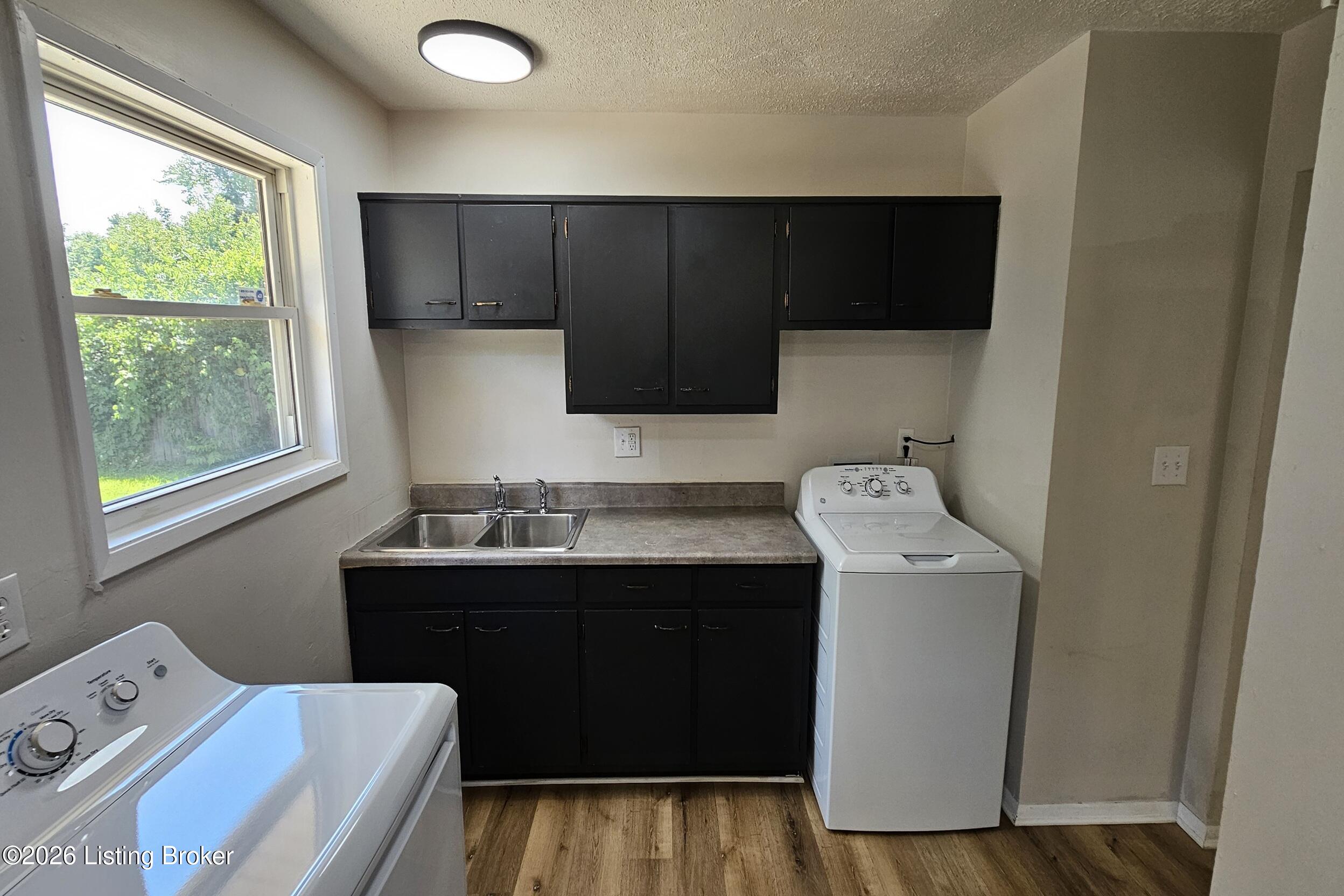 704 Drummond Way Property Photo 11