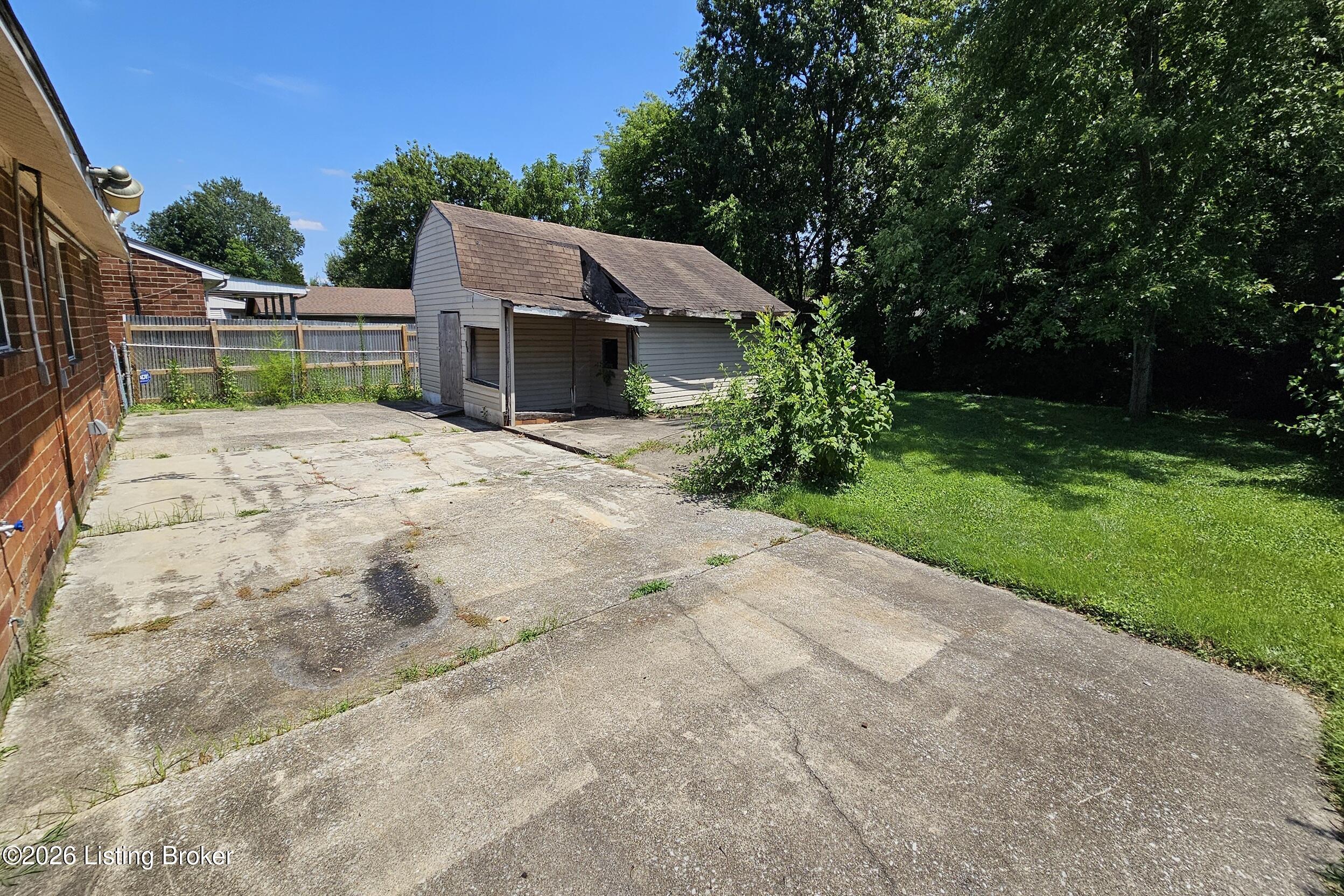 704 Drummond Way Property Photo 33