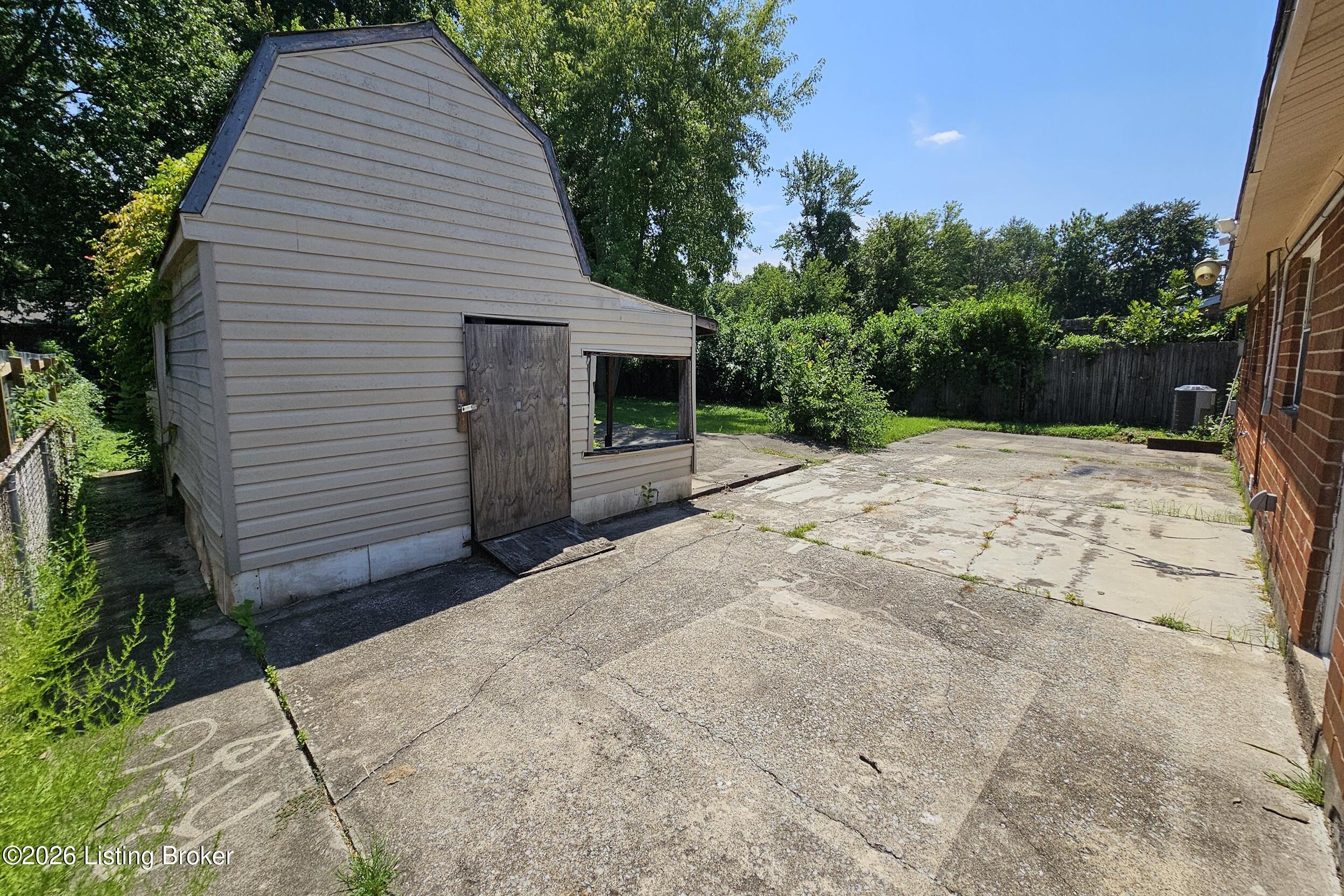 704 Drummond Way Property Photo 34