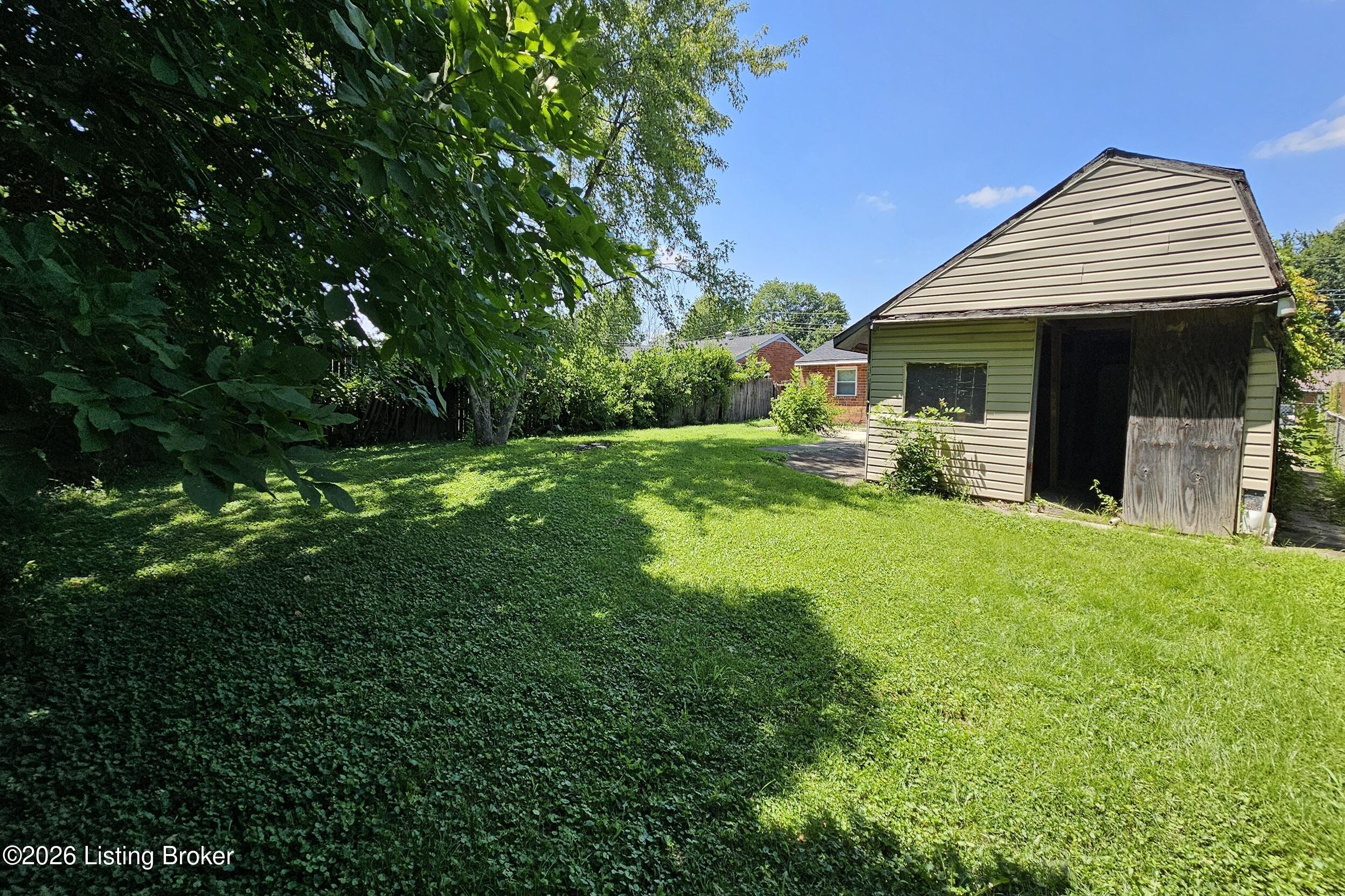 704 Drummond Way Property Photo 40