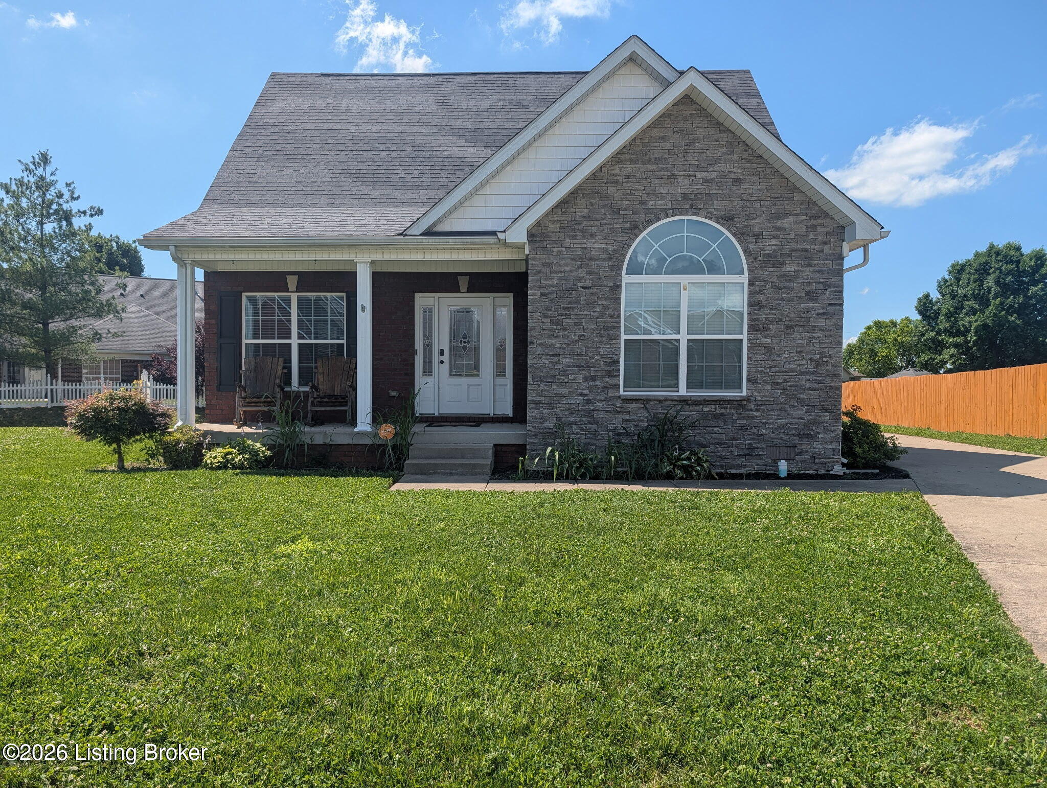 158 Elder Glen Ct Property Photo 2