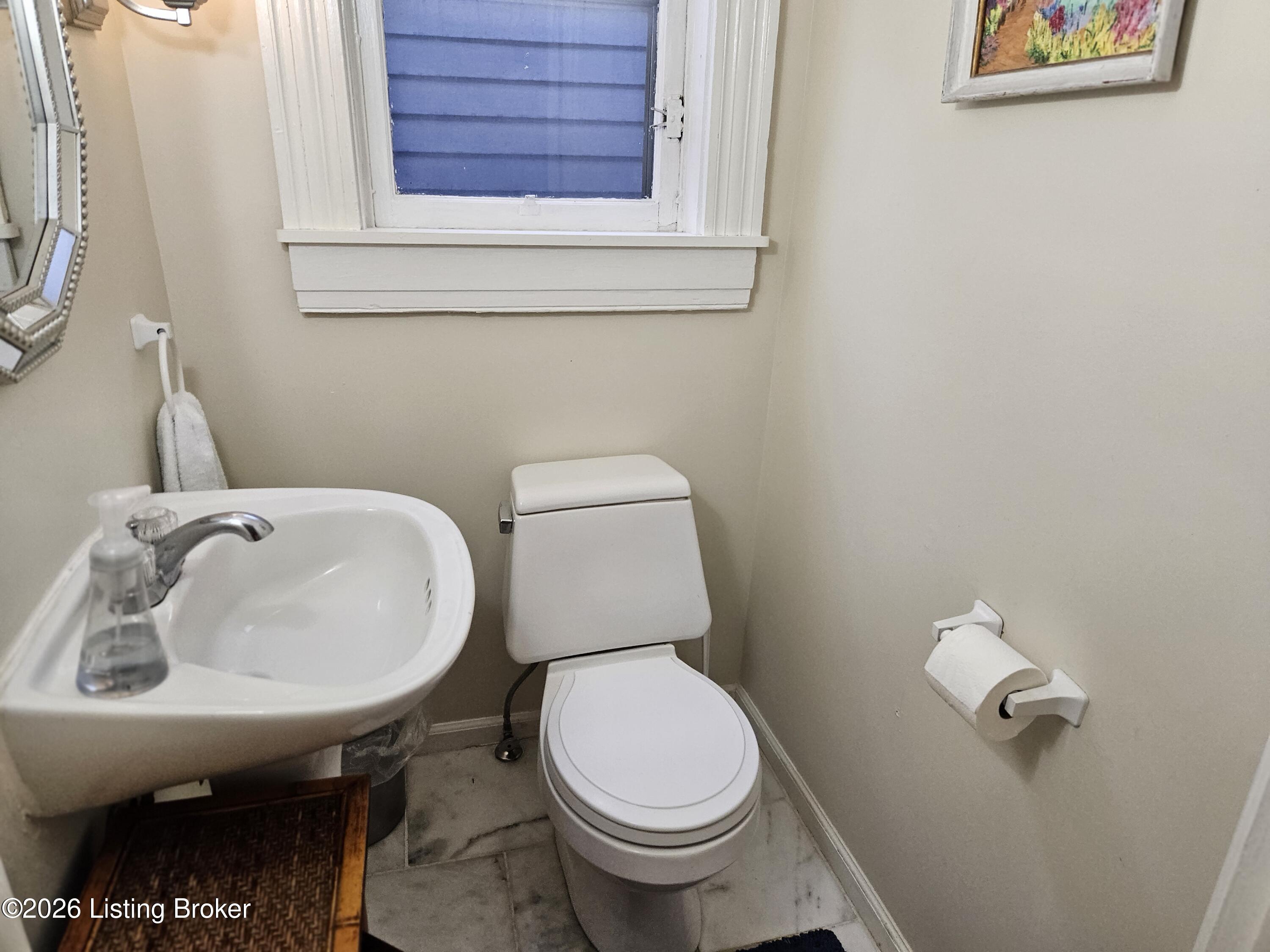 1274 Everett Ave Property Photo 32