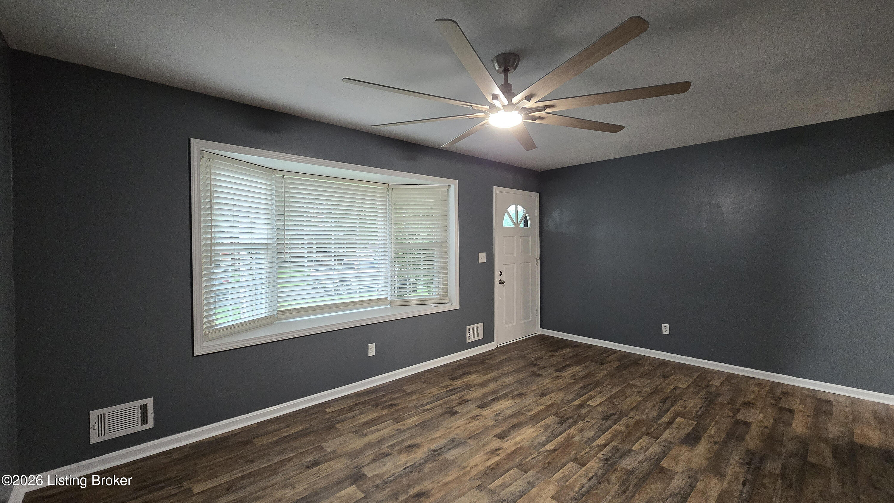2706 Marguerite Dr Property Photo 3