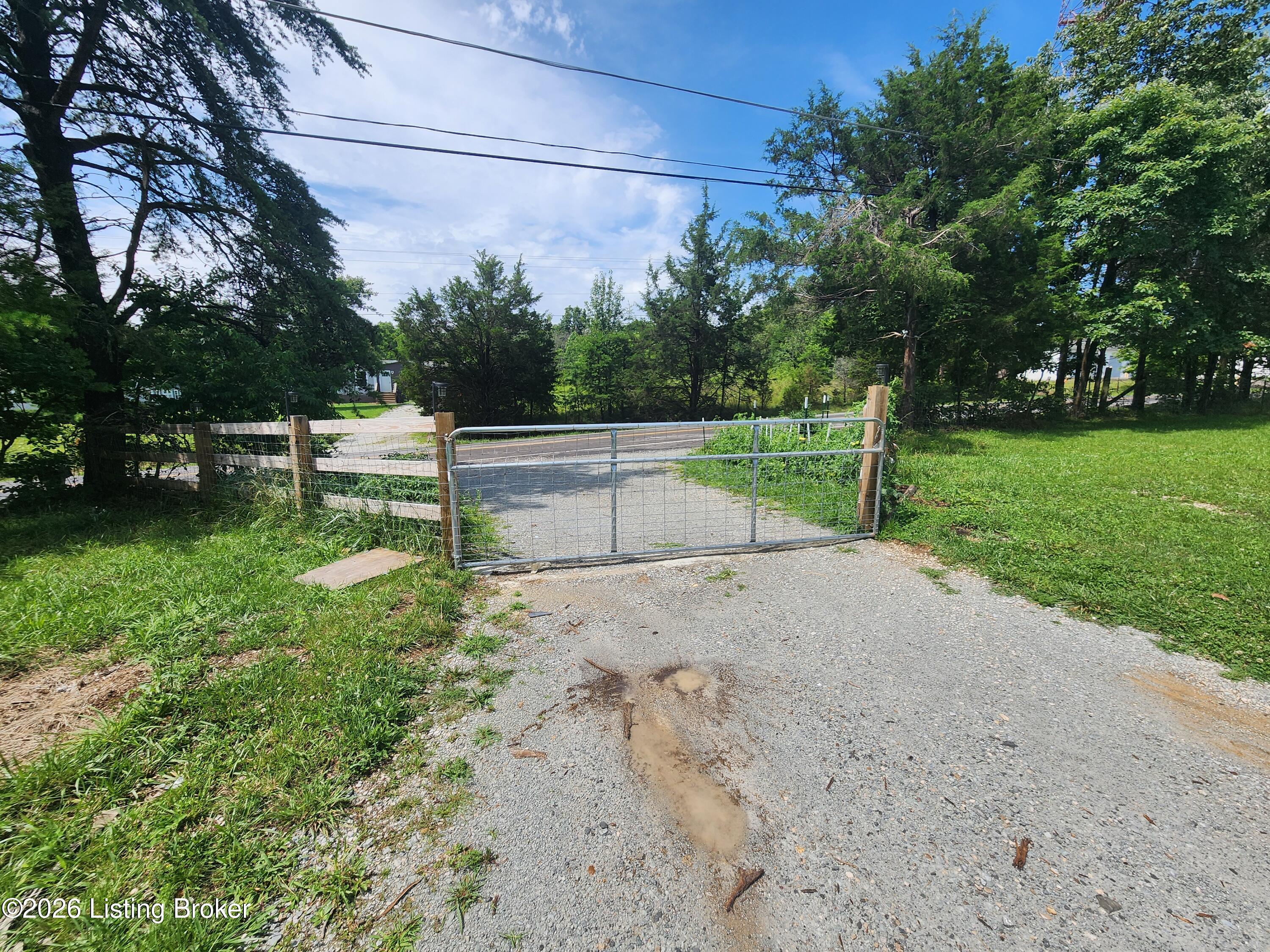 6205 Valley Creek Rd Property Photo 3