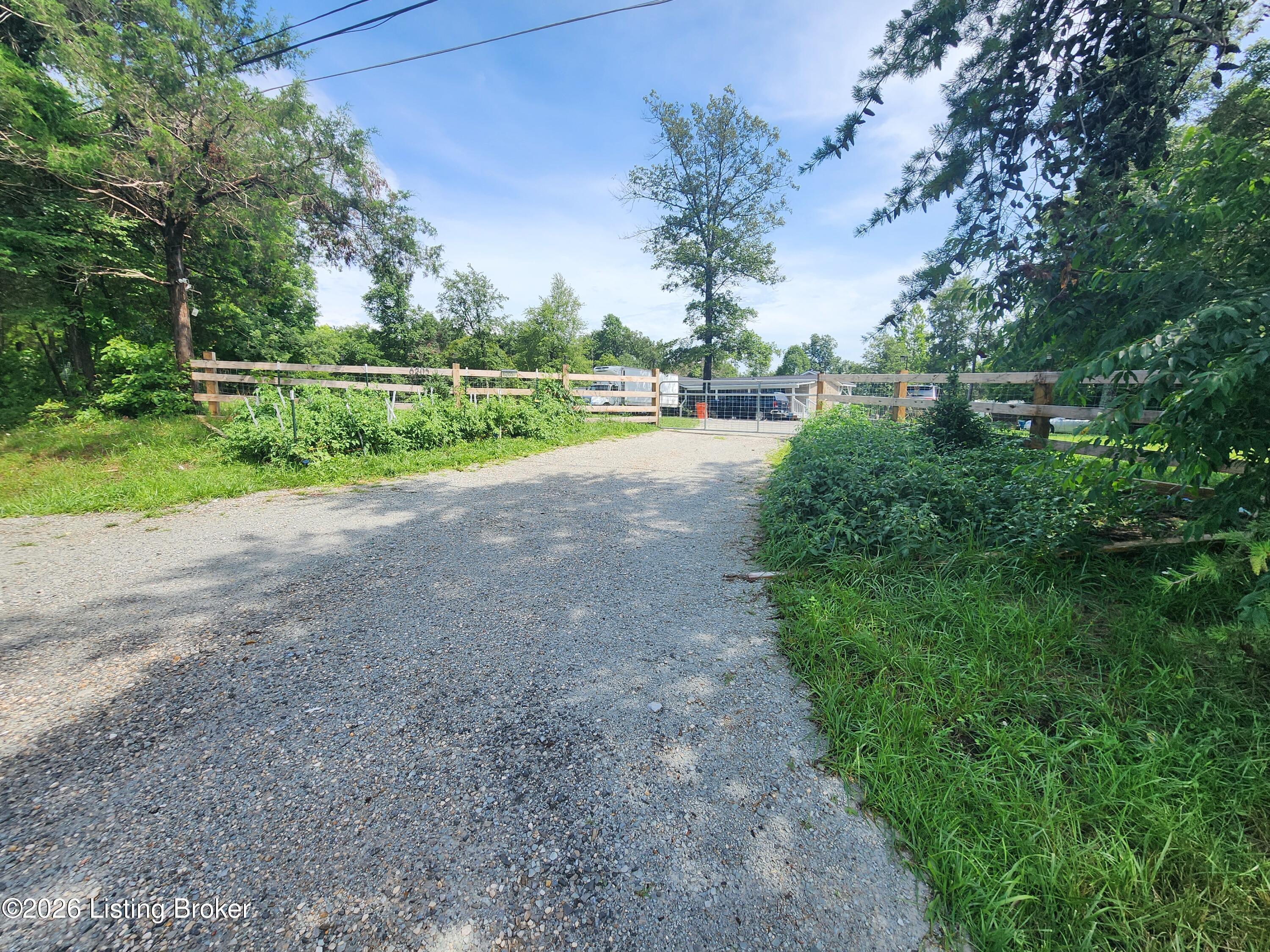 6205 Valley Creek Rd Property Photo 4