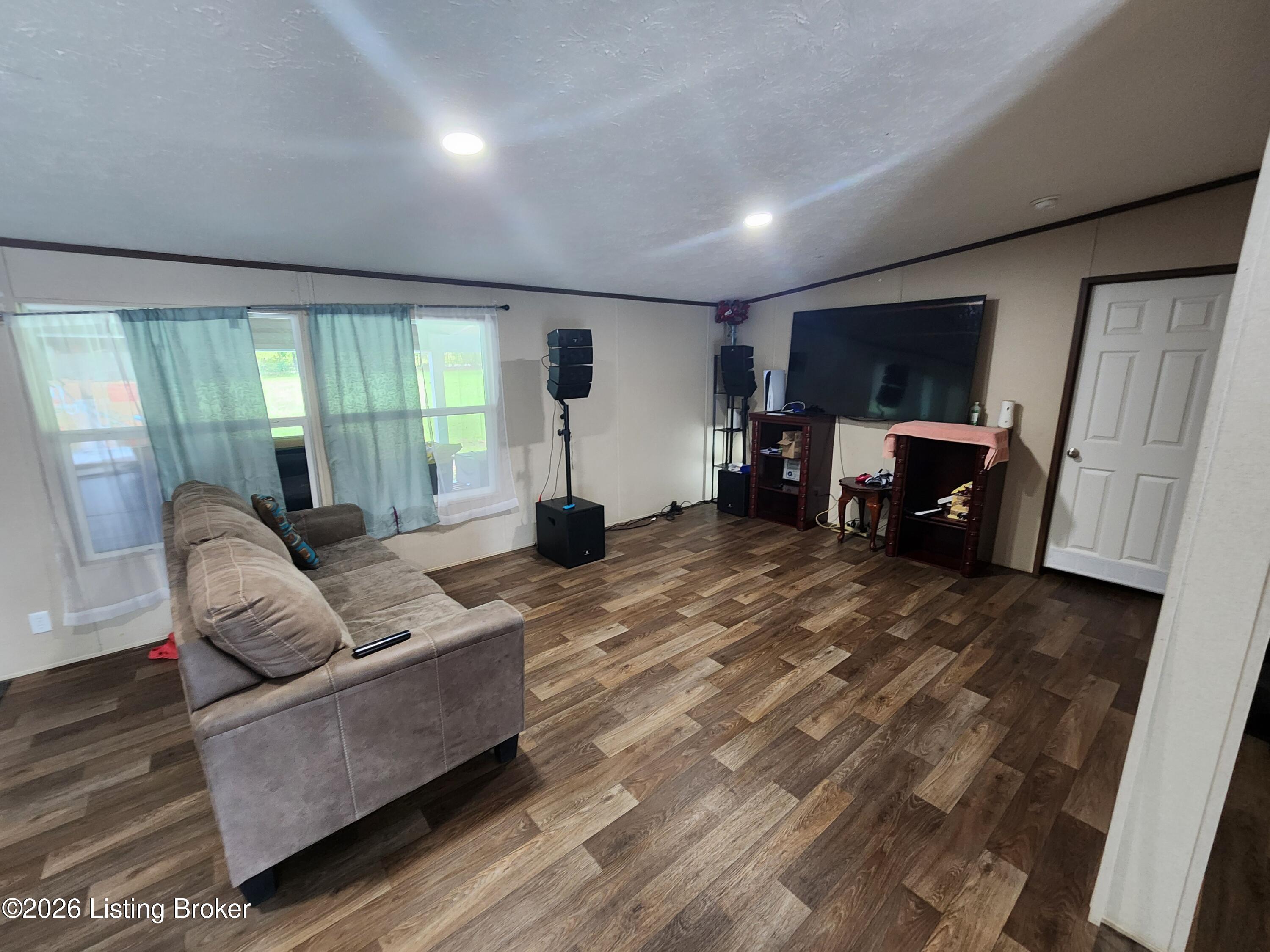 6205 Valley Creek Rd Property Photo 6