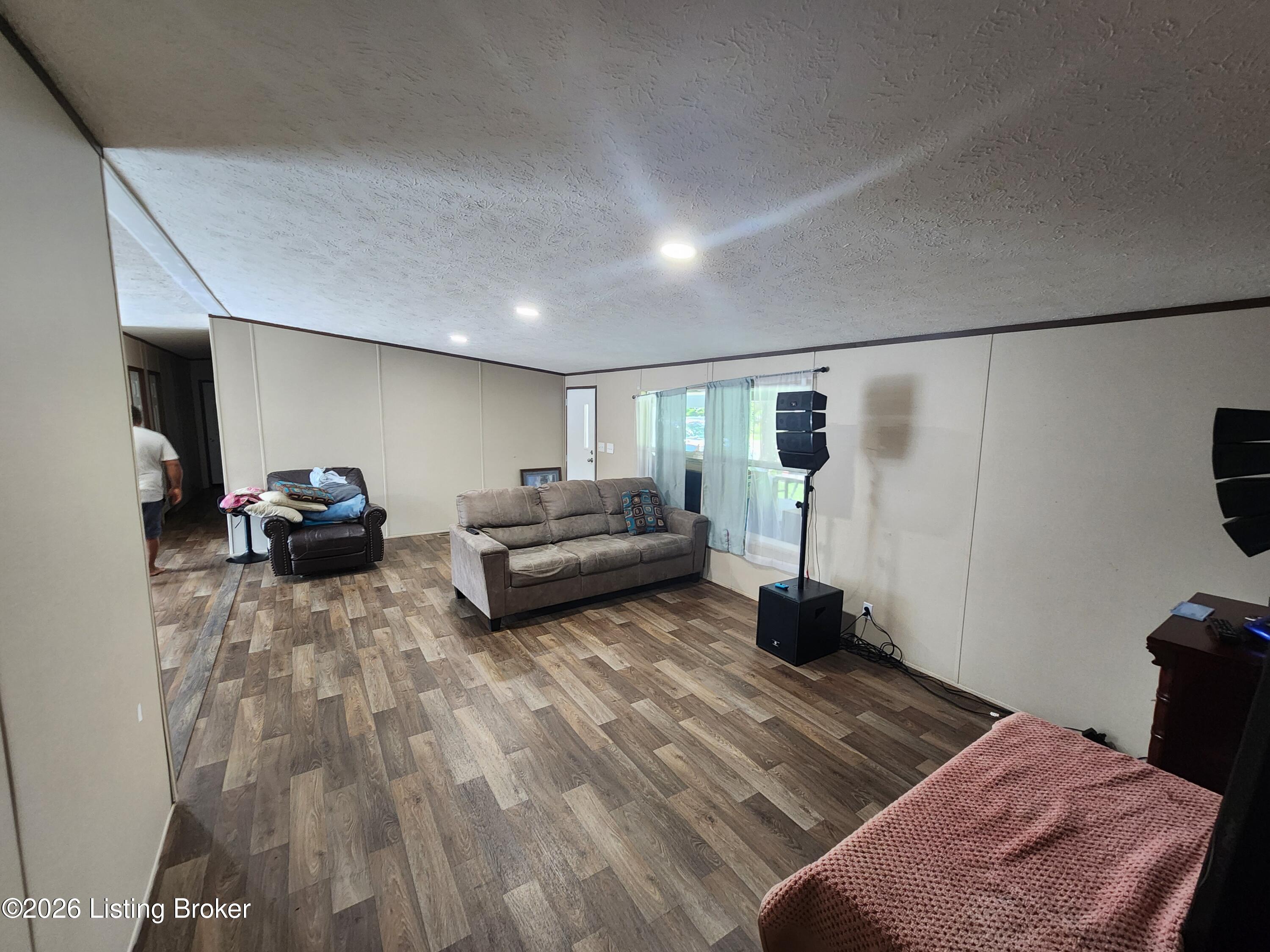 6205 Valley Creek Rd Property Photo 7