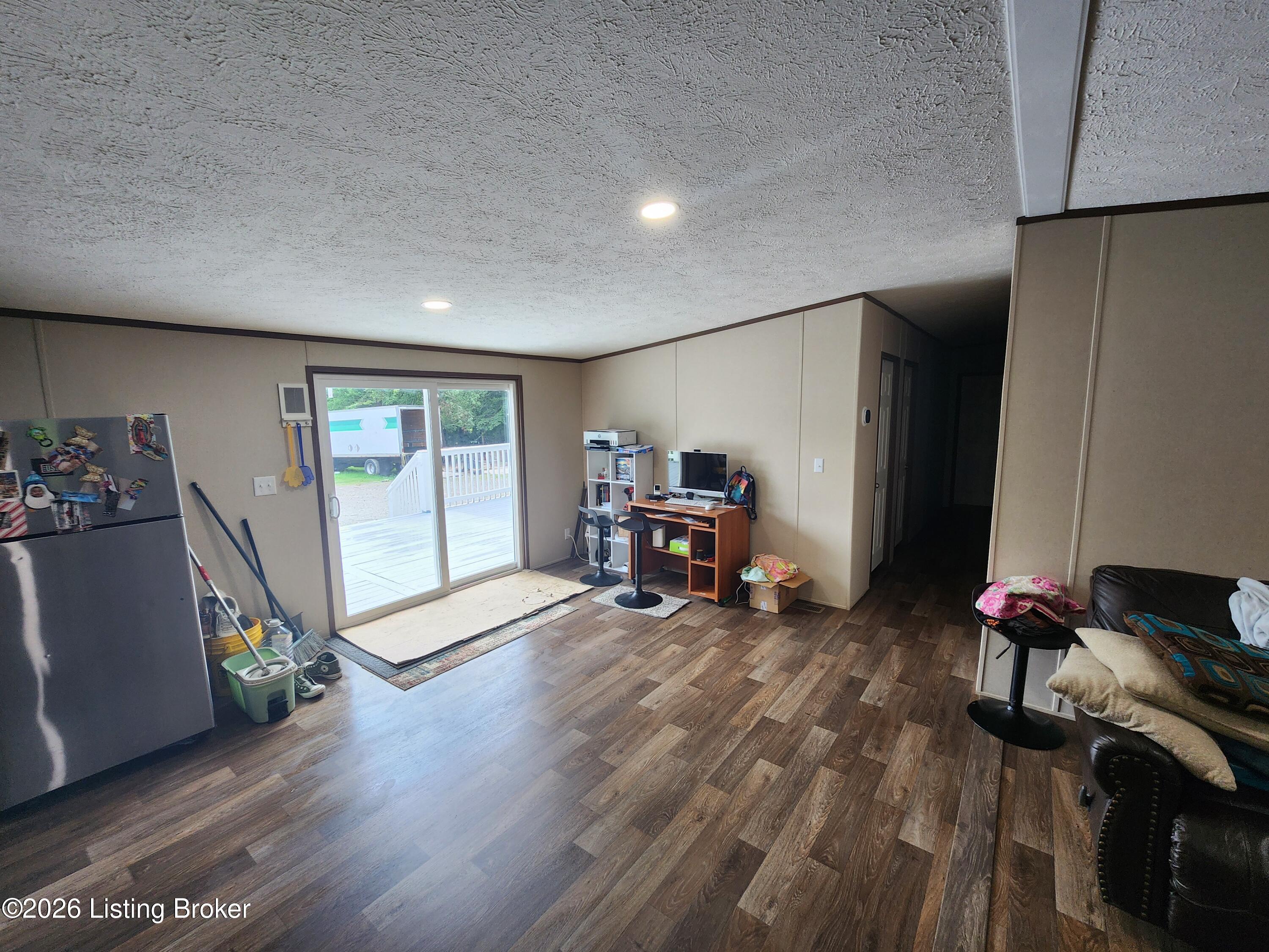 6205 Valley Creek Rd Property Photo 8