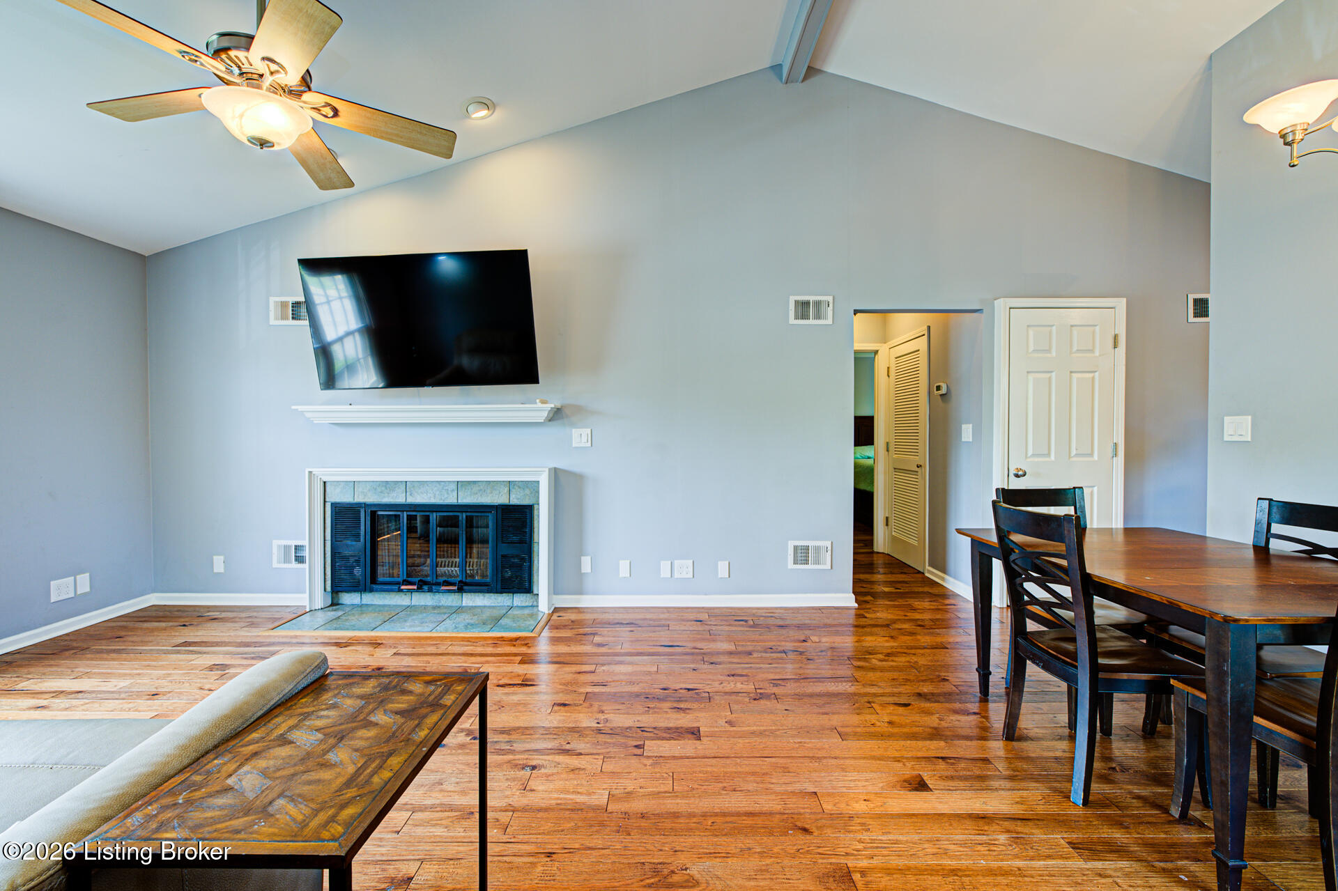 636 Cobblestone Square 636 Property Photo 3