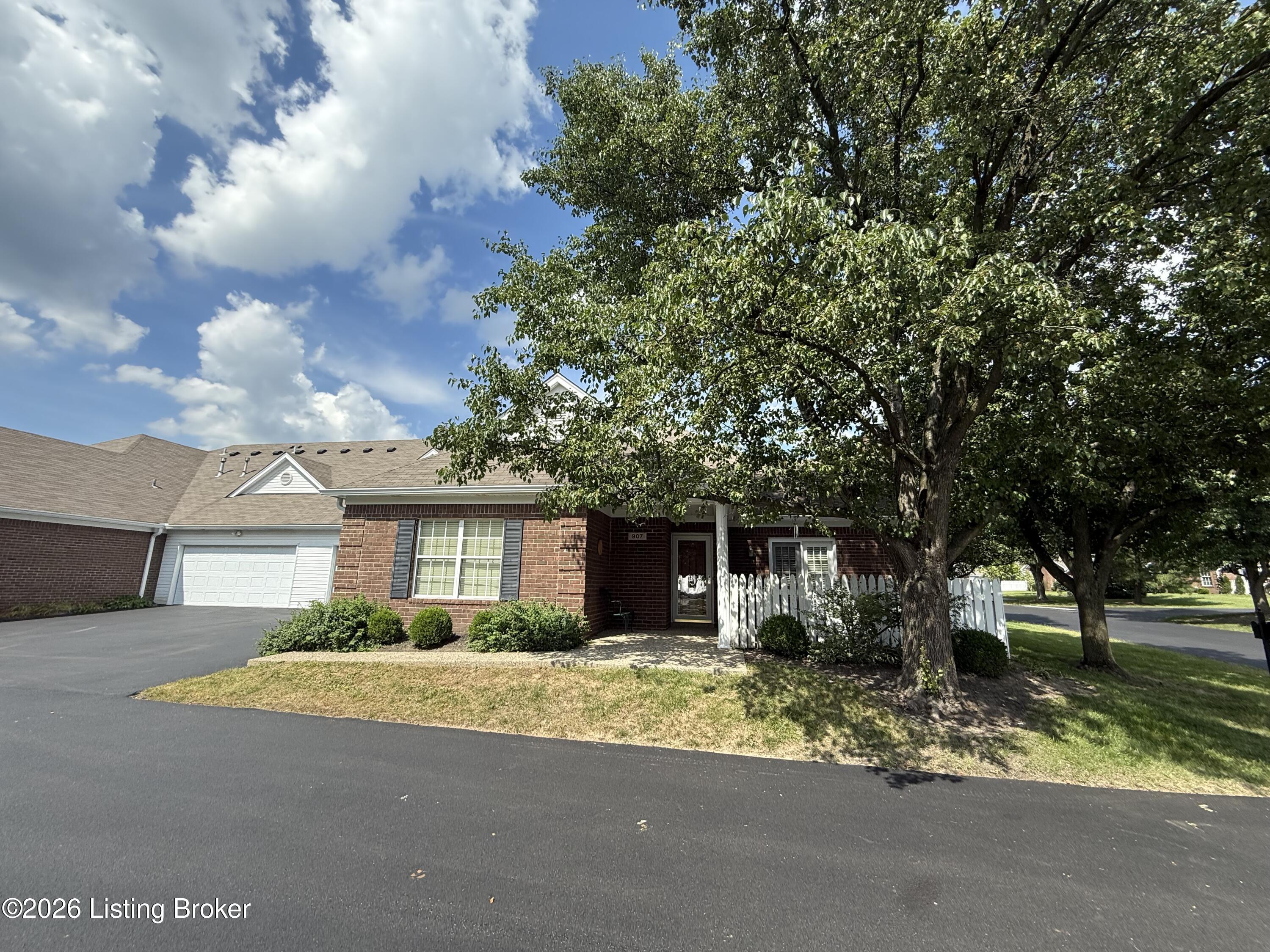 907 Spring Glen Way Property Photo 2
