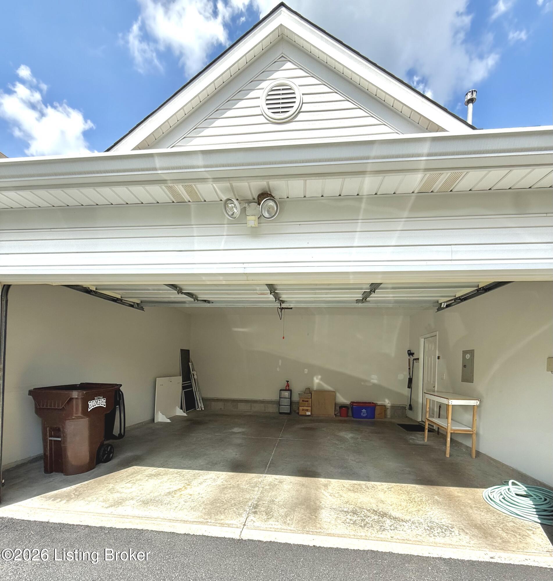 907 Spring Glen Way Property Photo 3
