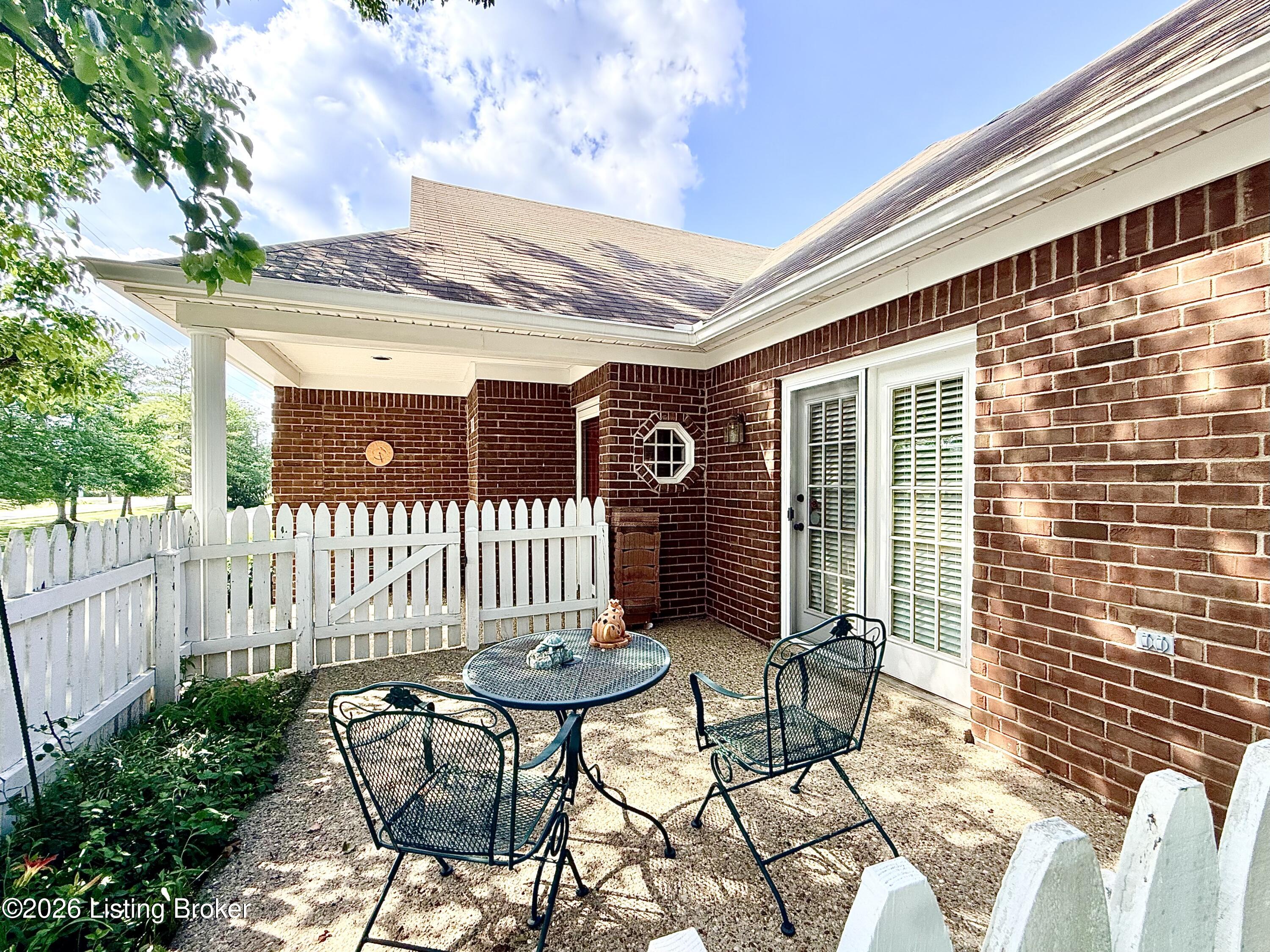 907 Spring Glen Way Property Photo 4