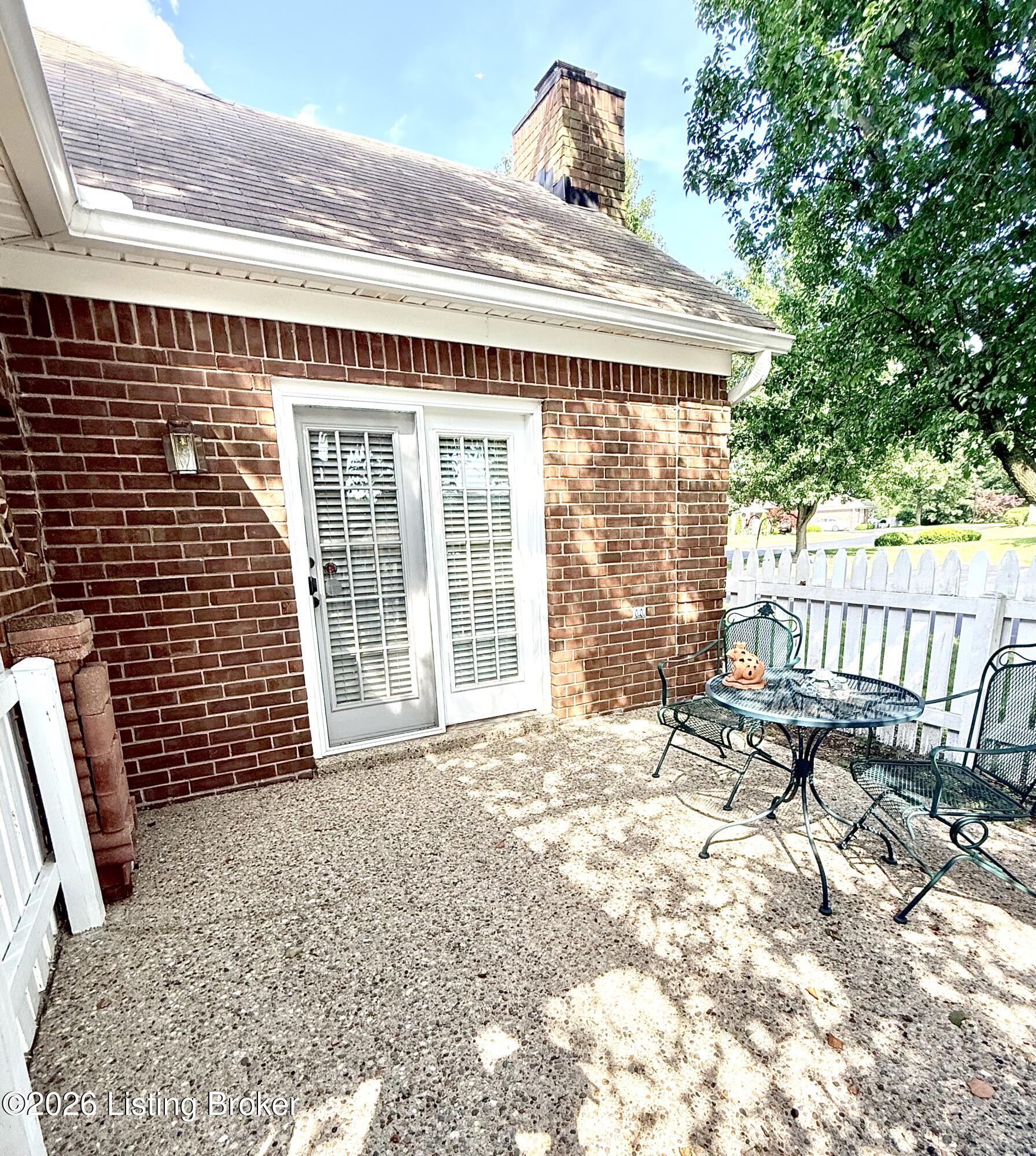 907 Spring Glen Way Property Photo 5