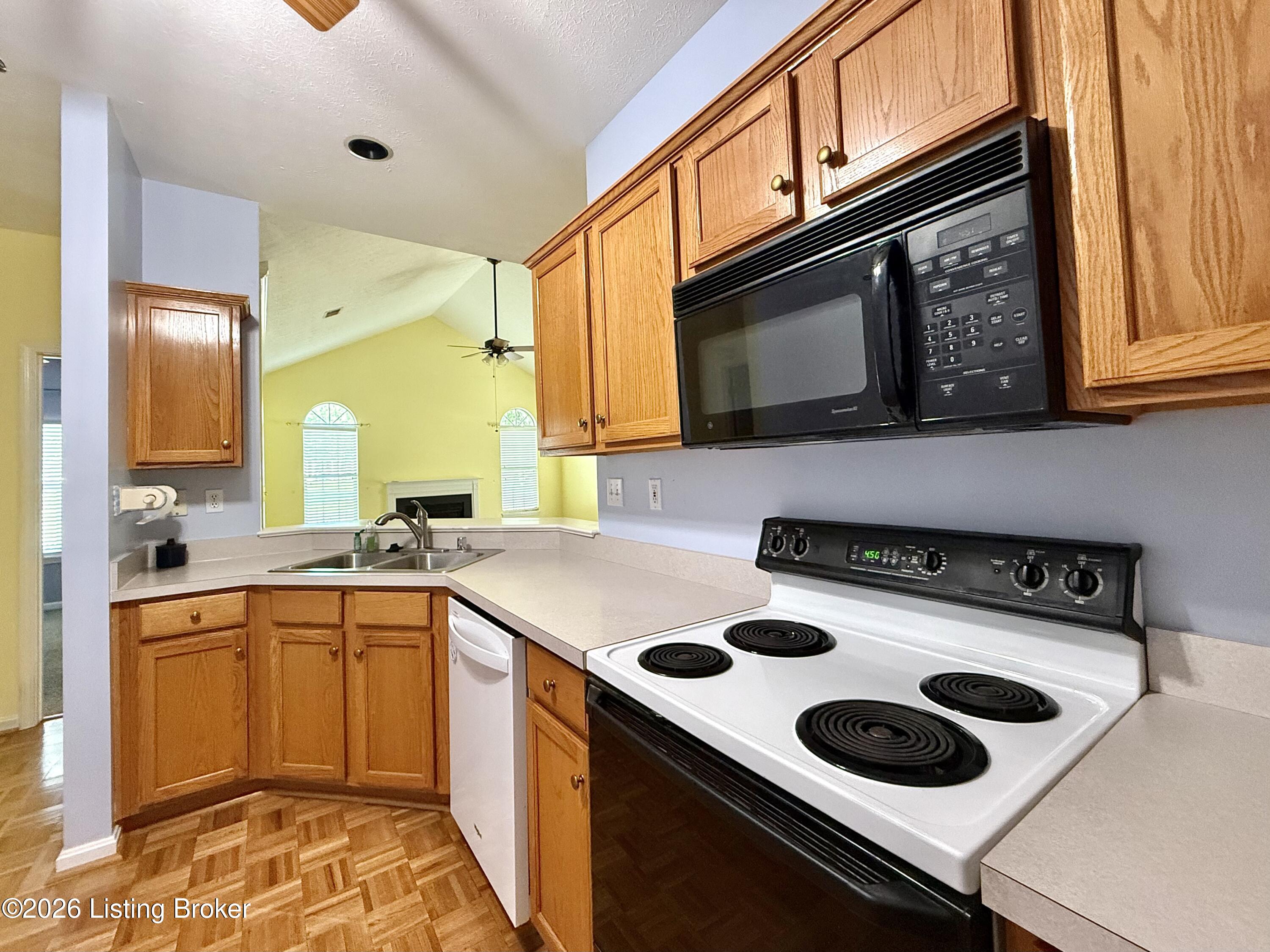 907 Spring Glen Way Property Photo 9