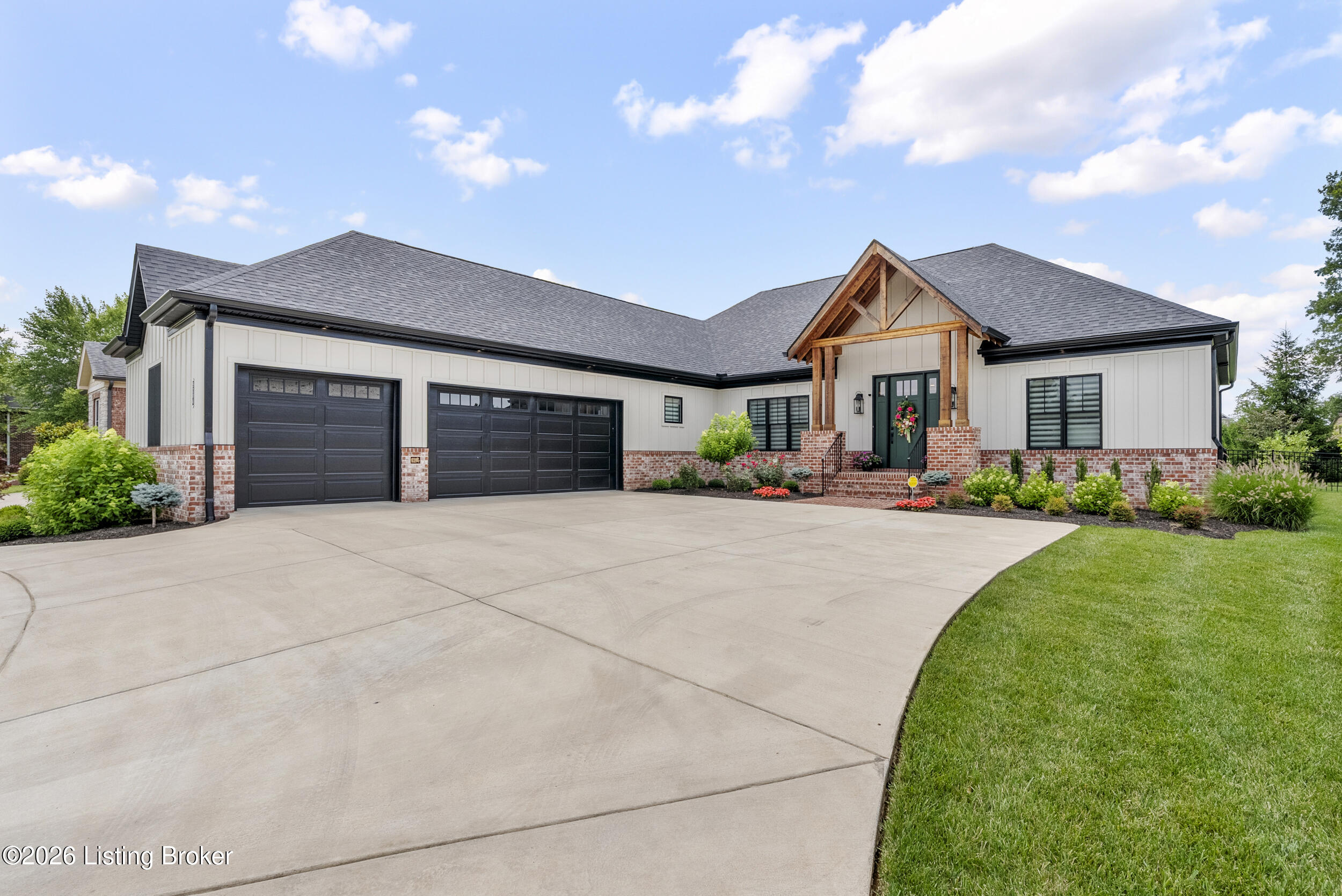 5204 Spring Mist Ct Property Photo 2