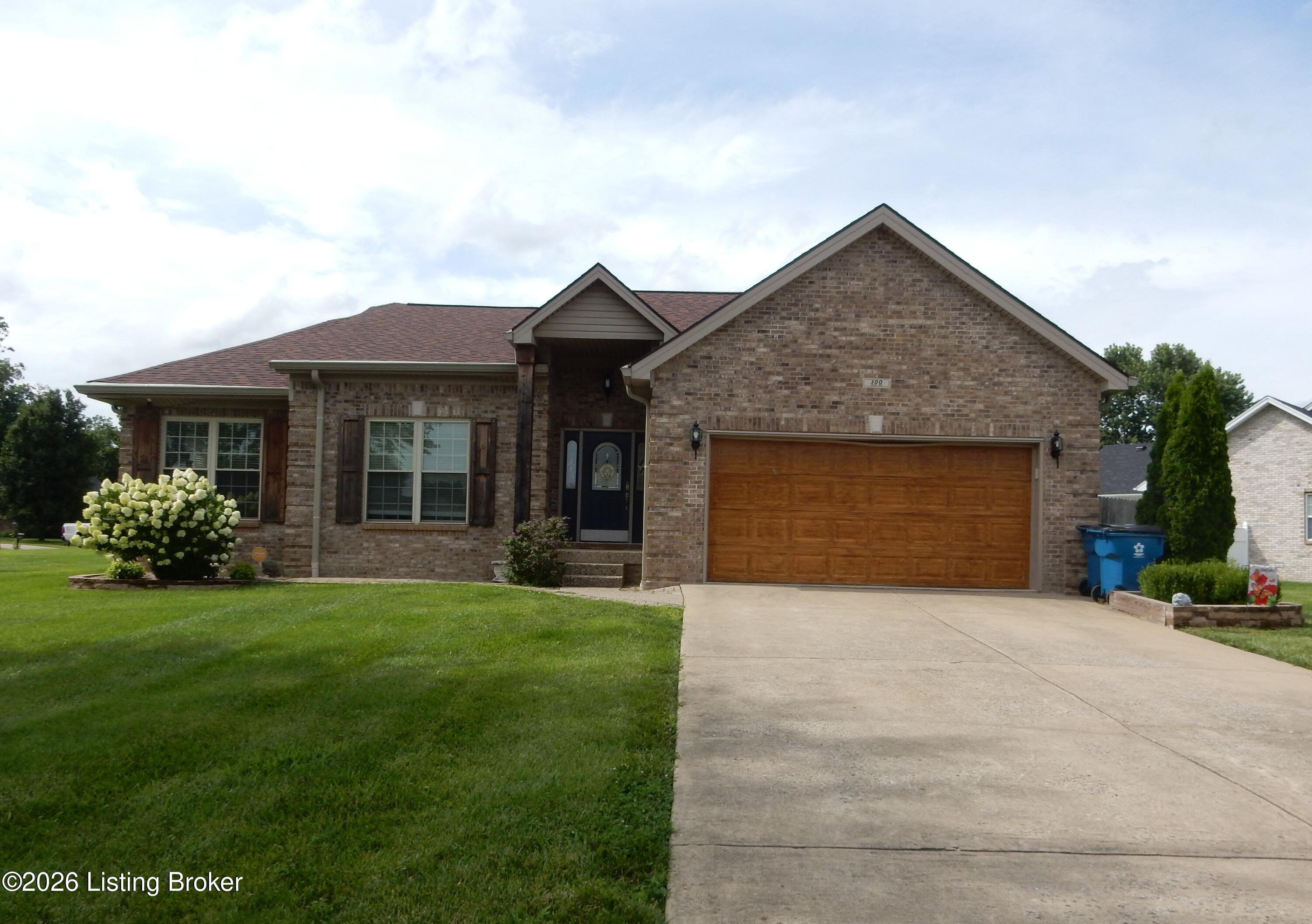 300 Jade Dr Property Photo 1