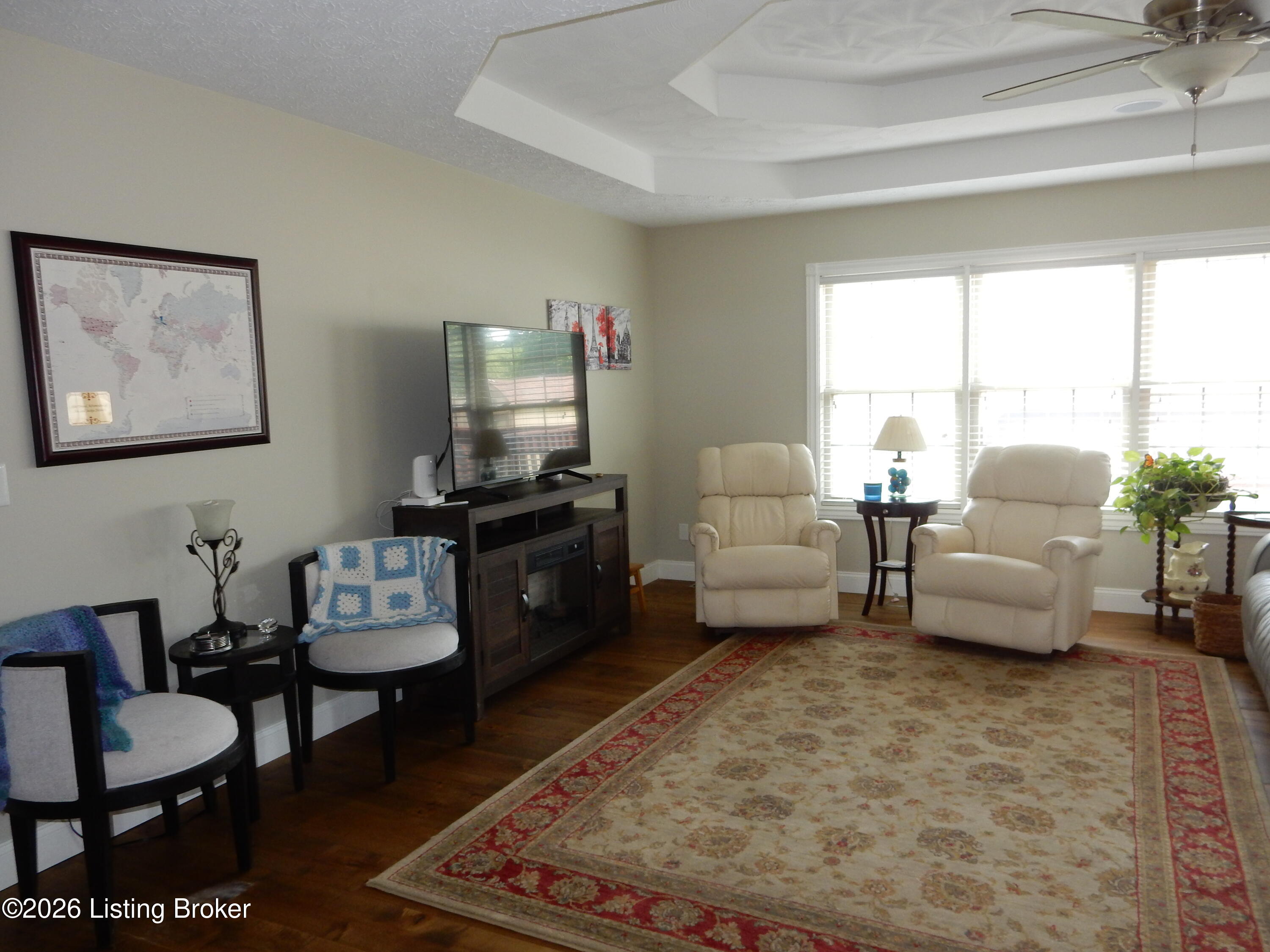 300 Jade Dr Property Photo 4