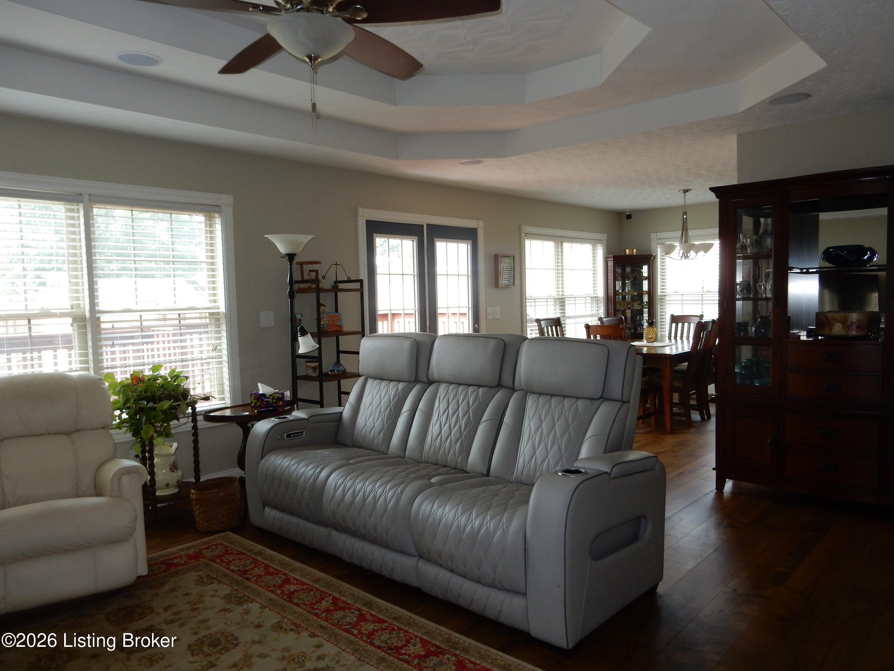 300 Jade Dr Property Photo 5