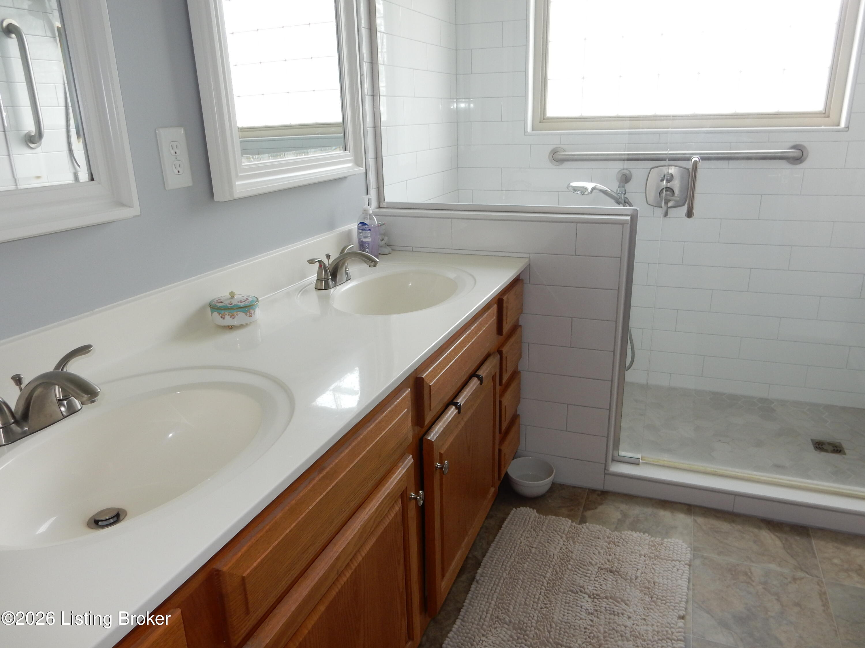 300 Jade Dr Property Photo 18