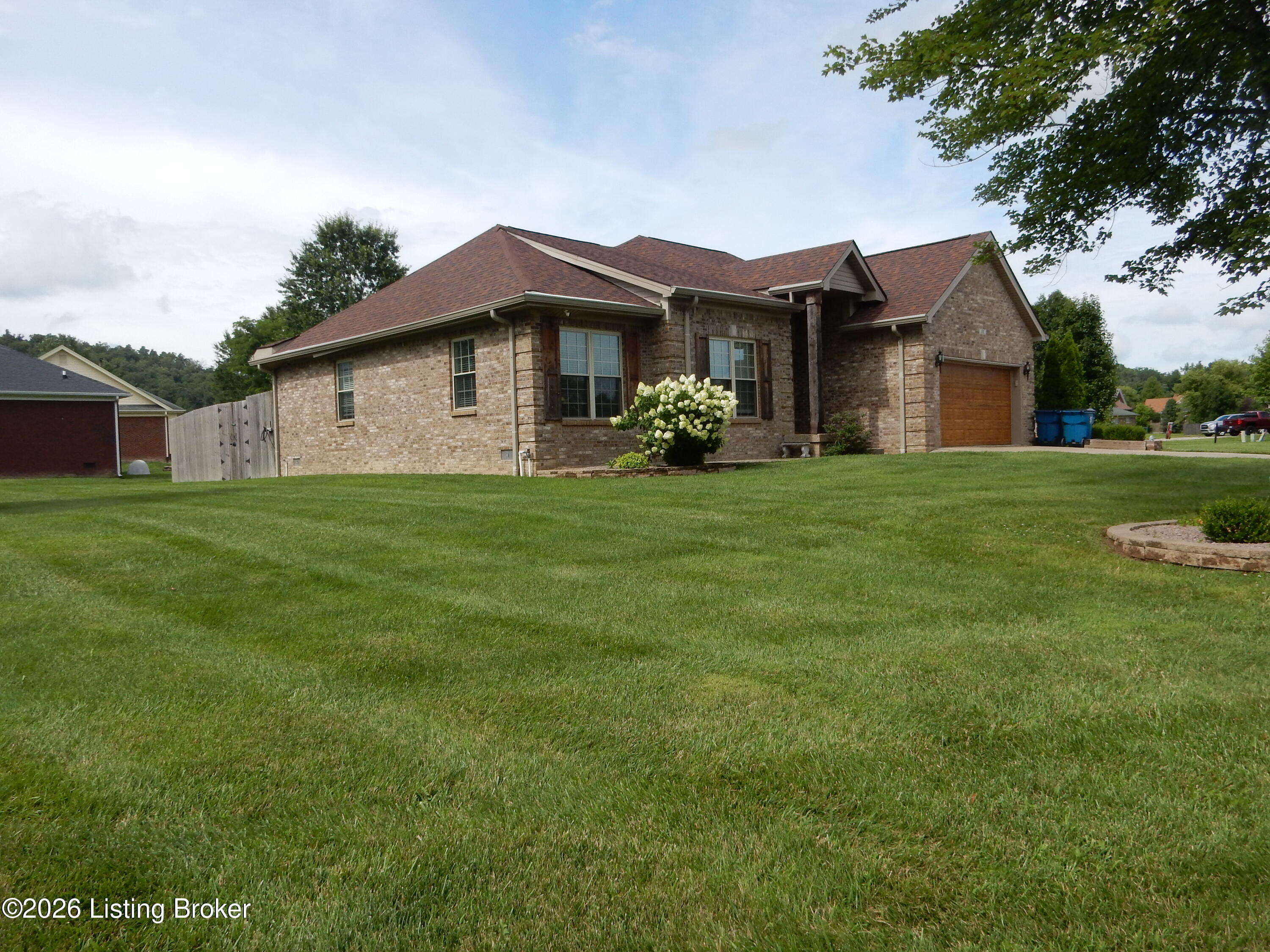 300 Jade Dr Property Photo 24