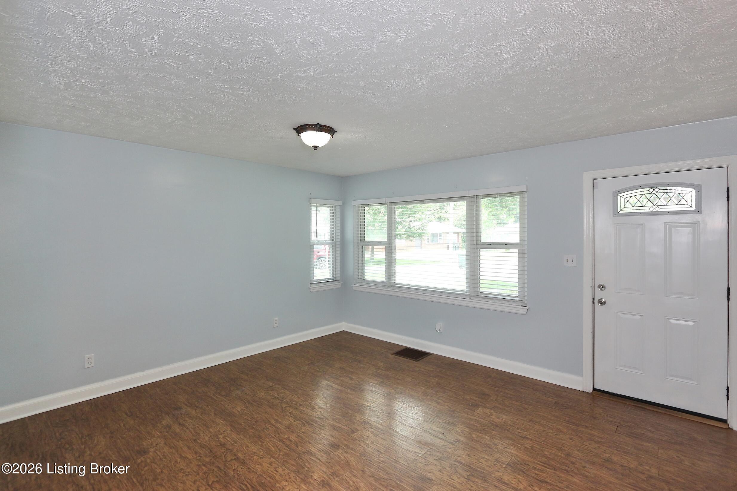 1702 Herby Dr Property Photo 2