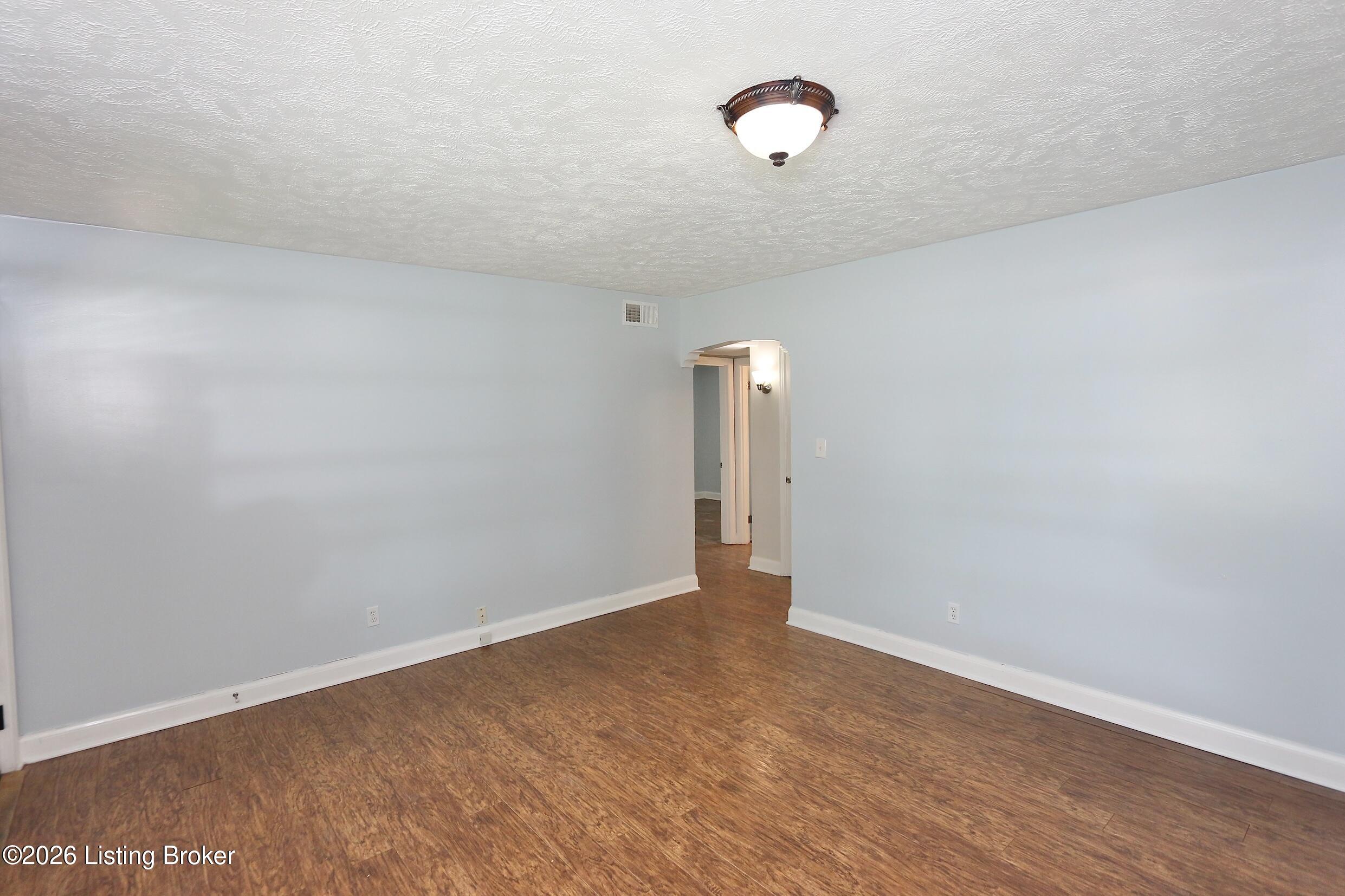 1702 Herby Dr Property Photo 4