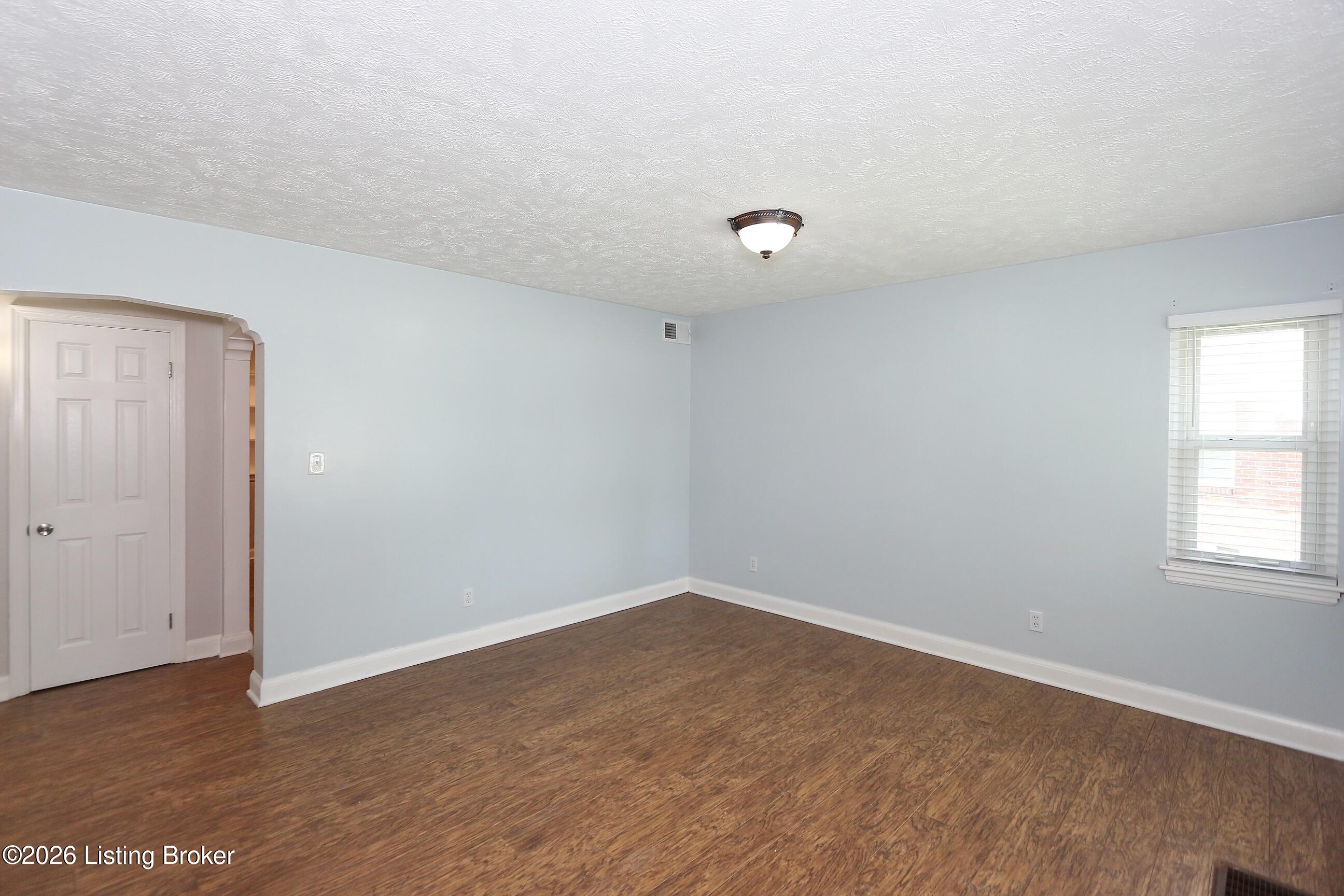 1702 Herby Dr Property Photo 5