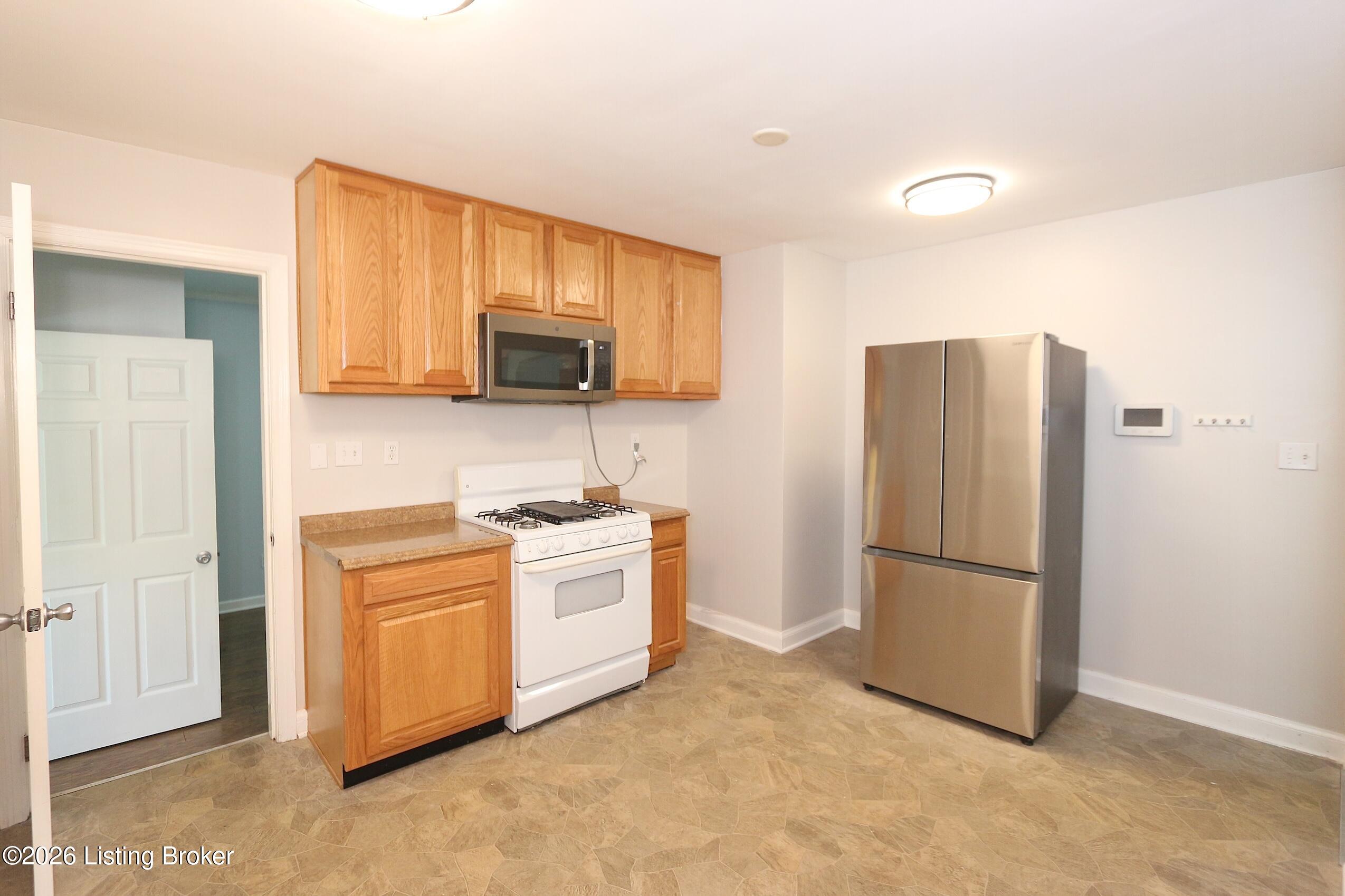 1702 Herby Dr Property Photo 7