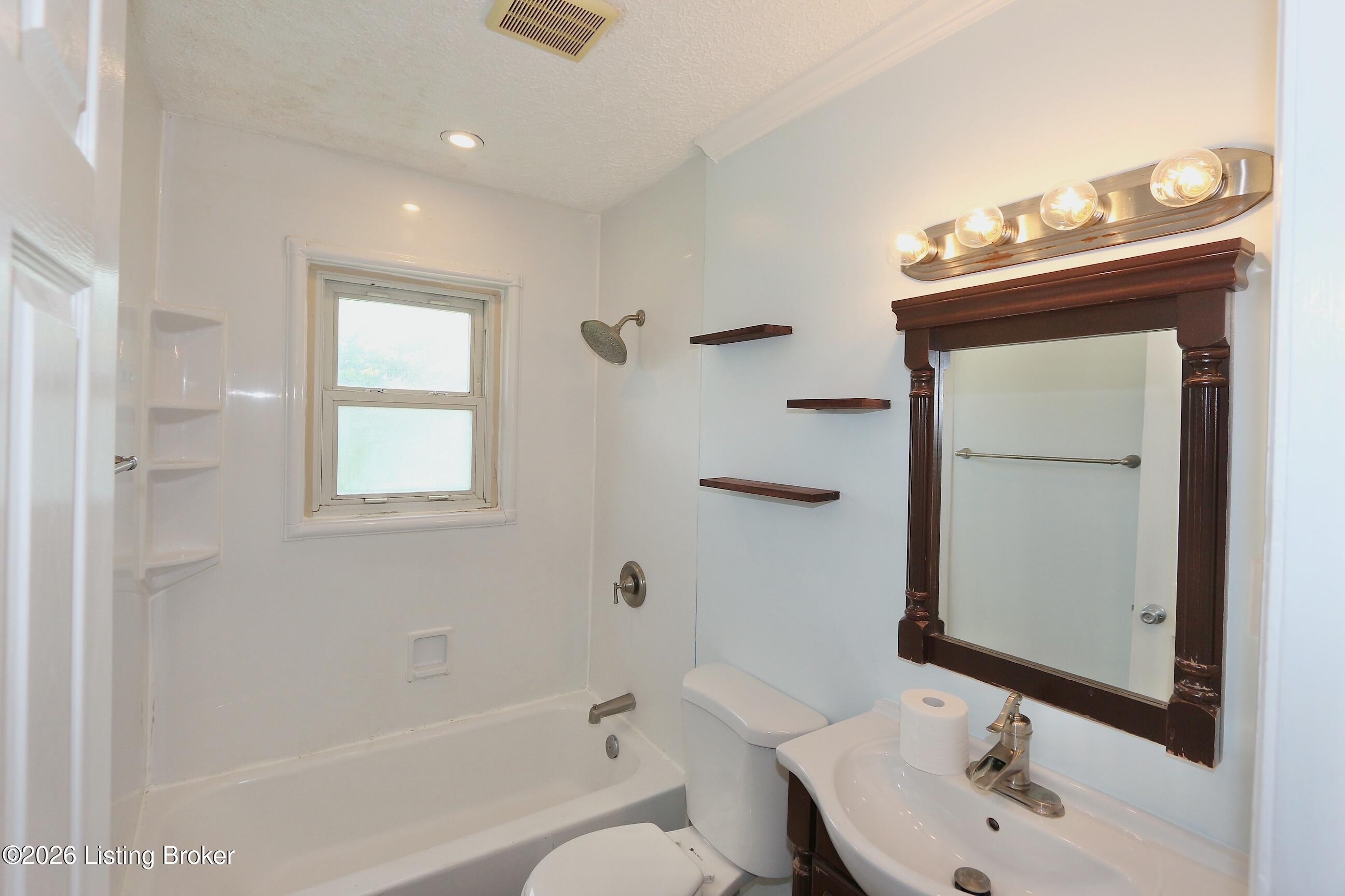 1702 Herby Dr Property Photo 14
