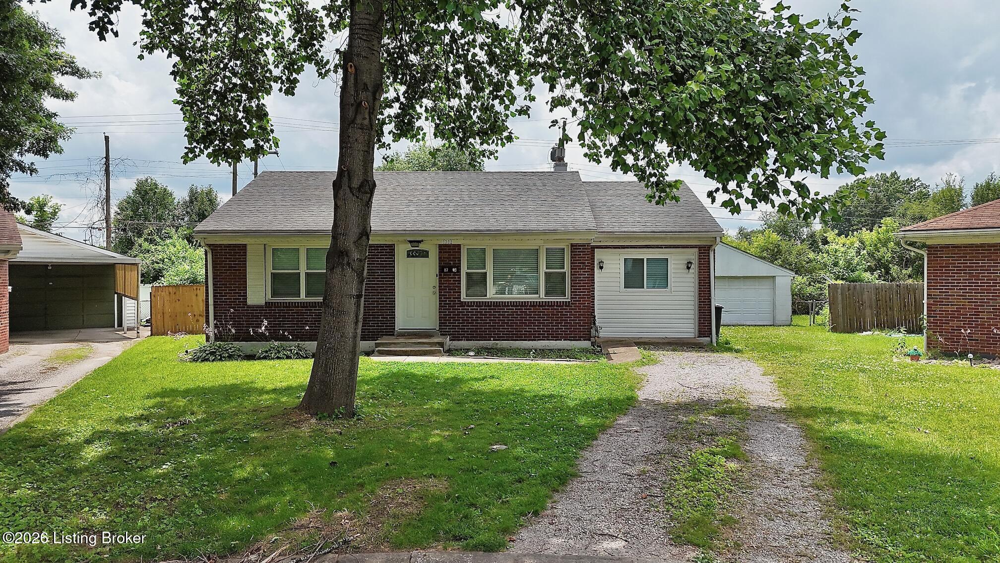 1702 Herby Dr Property Photo 31