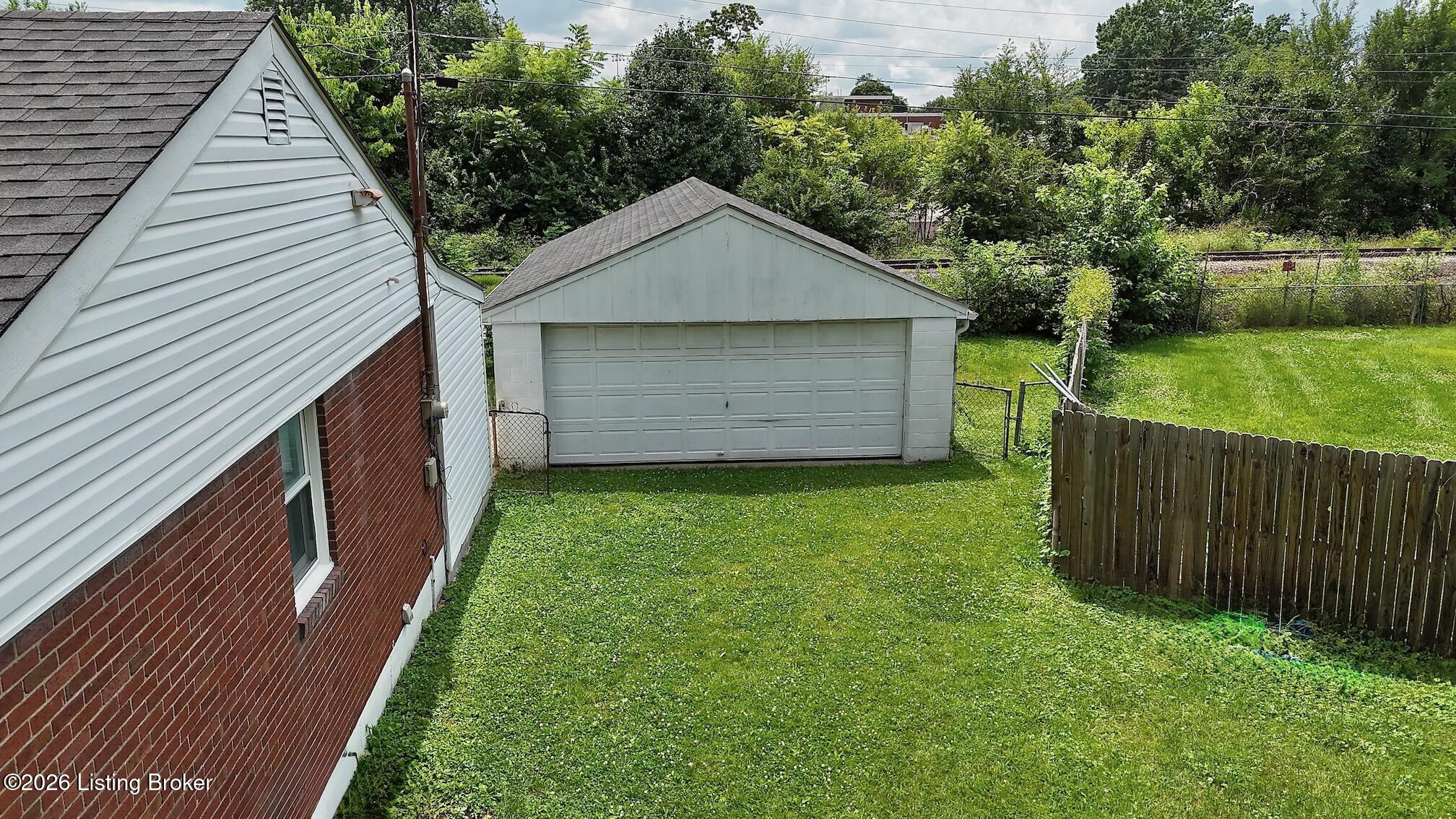 1702 Herby Dr Property Photo 32