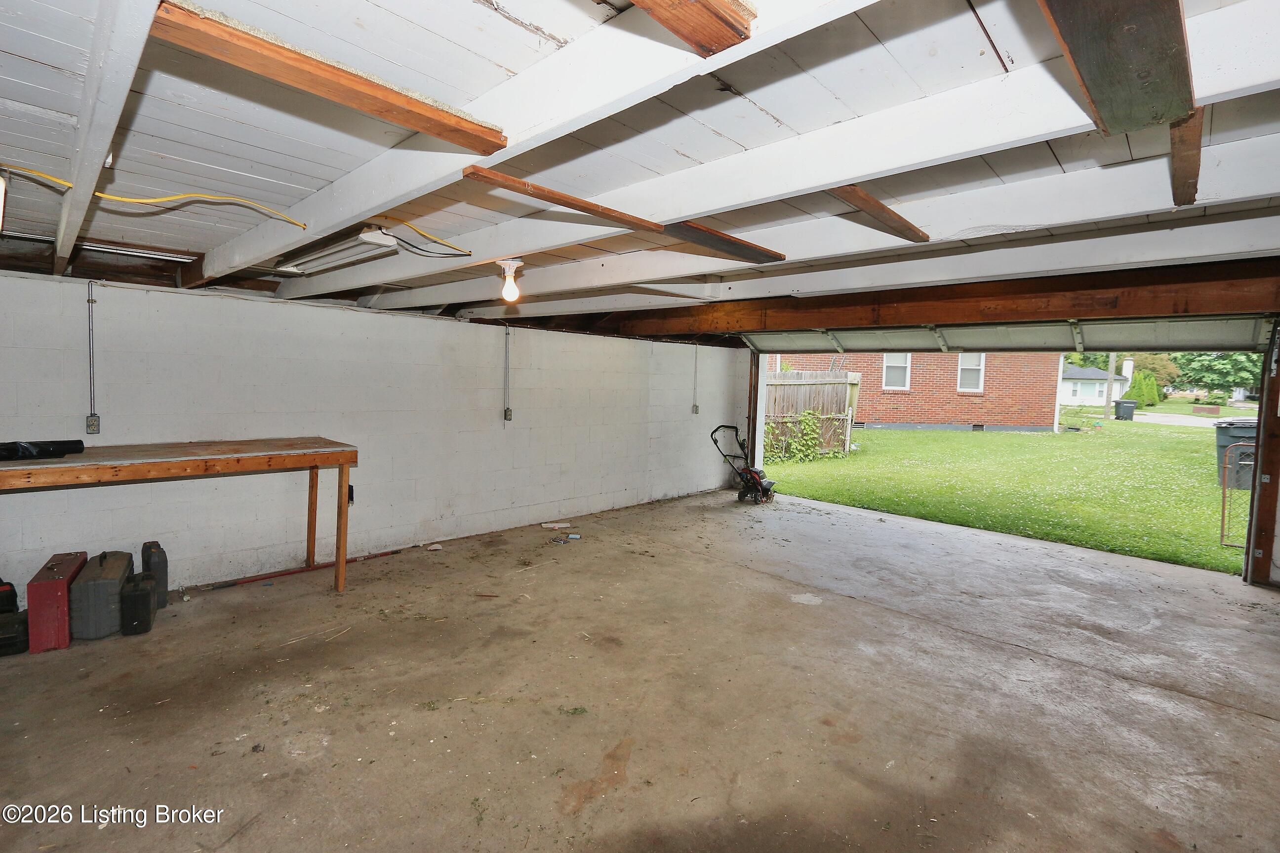 1702 Herby Dr Property Photo 33