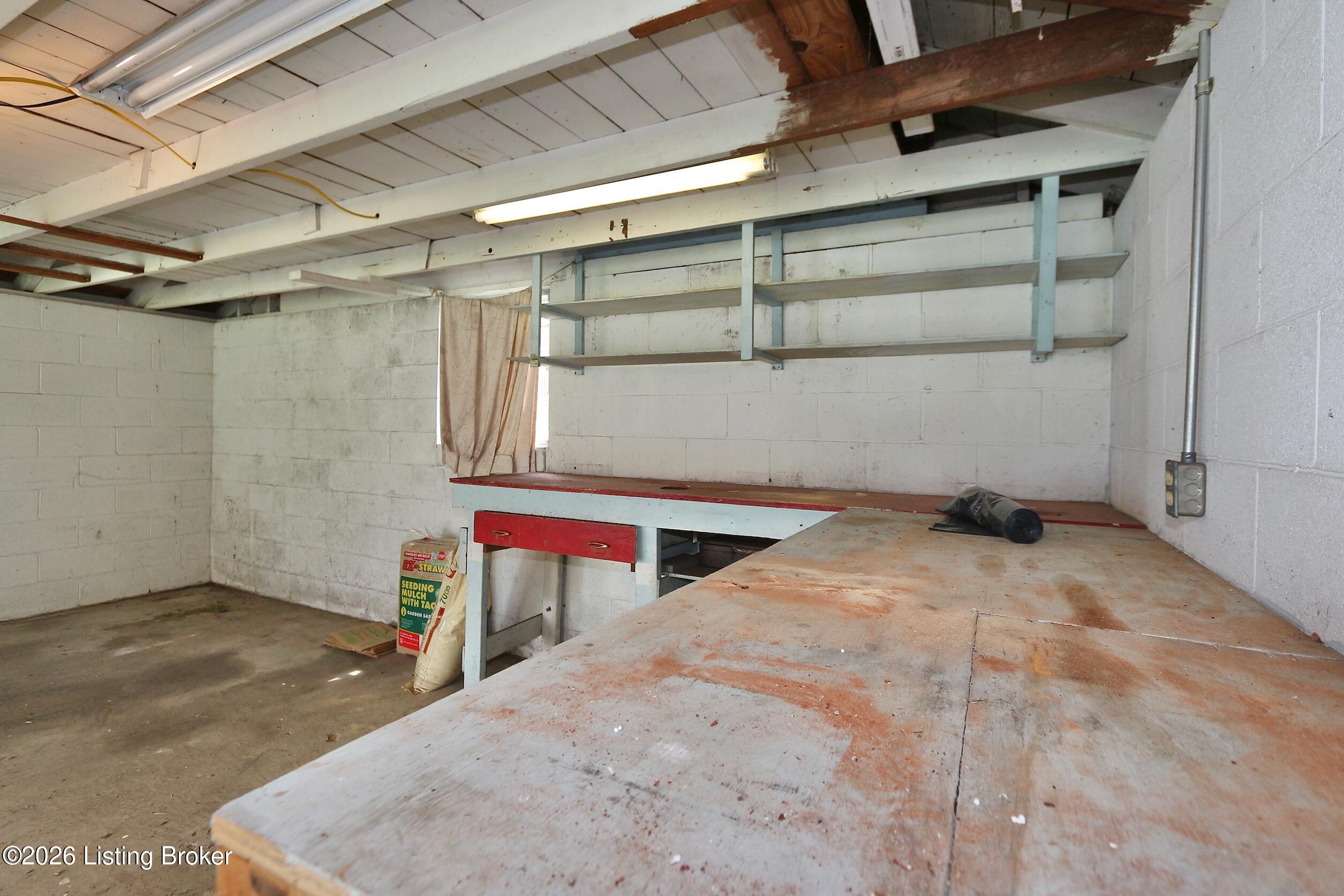 1702 Herby Dr Property Photo 36
