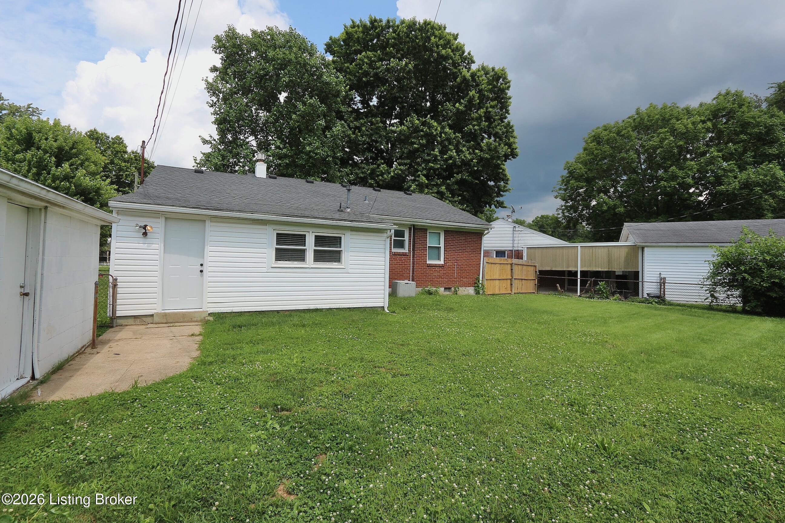 1702 Herby Dr Property Photo 38