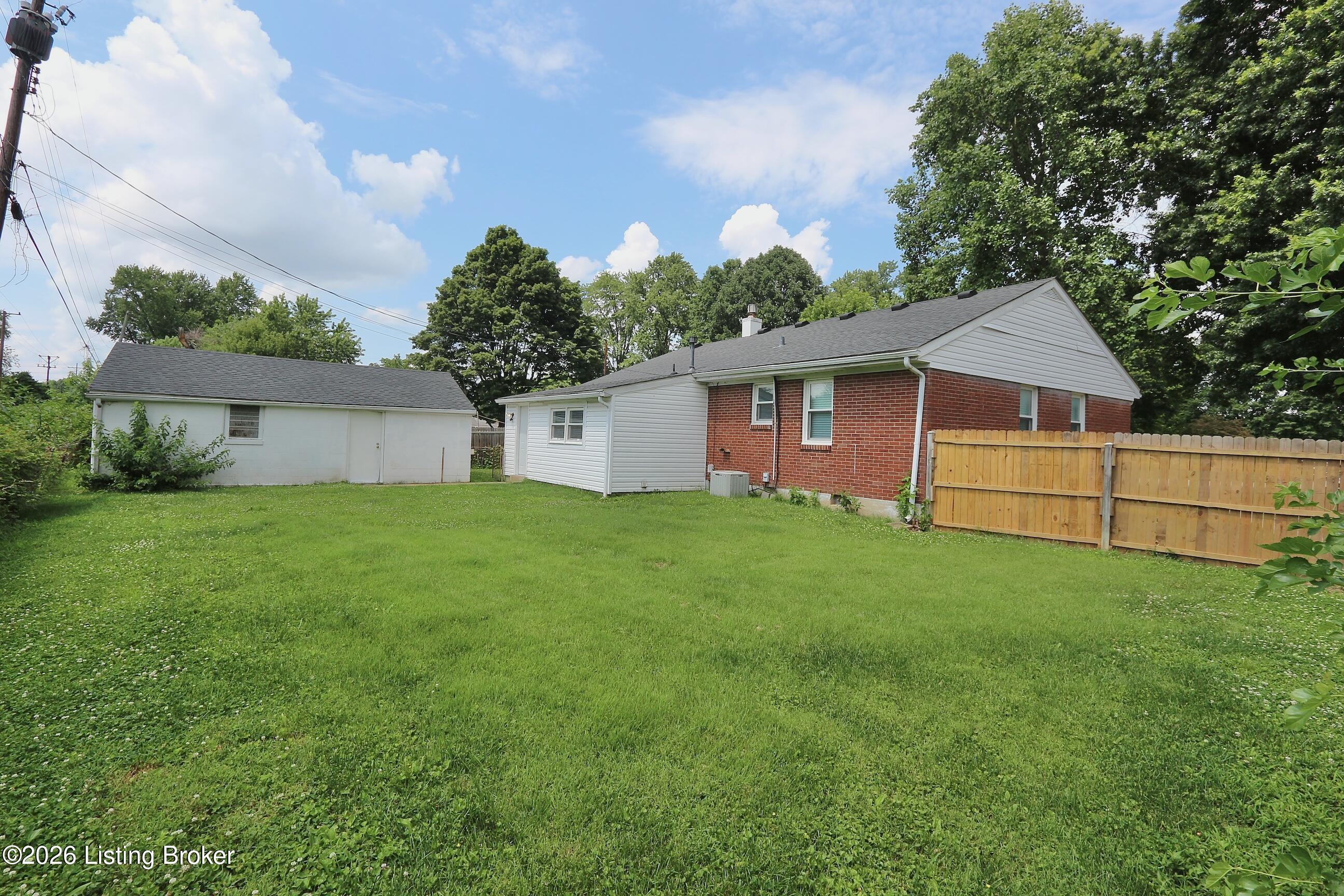 1702 Herby Dr Property Photo 39