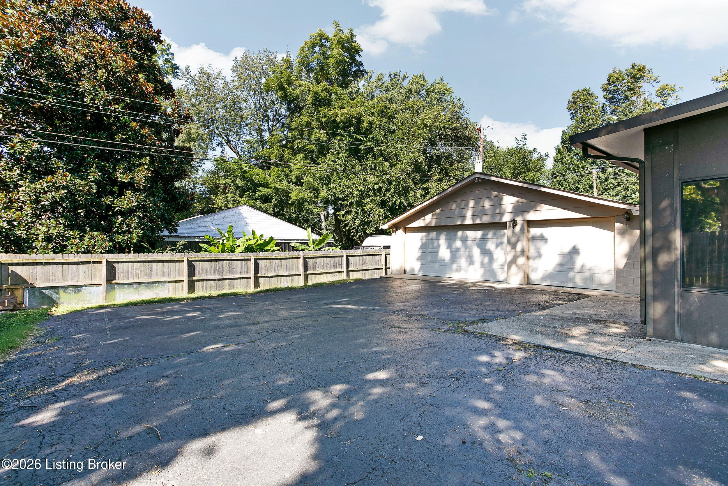 1906 Herr Ln Property Photo 5
