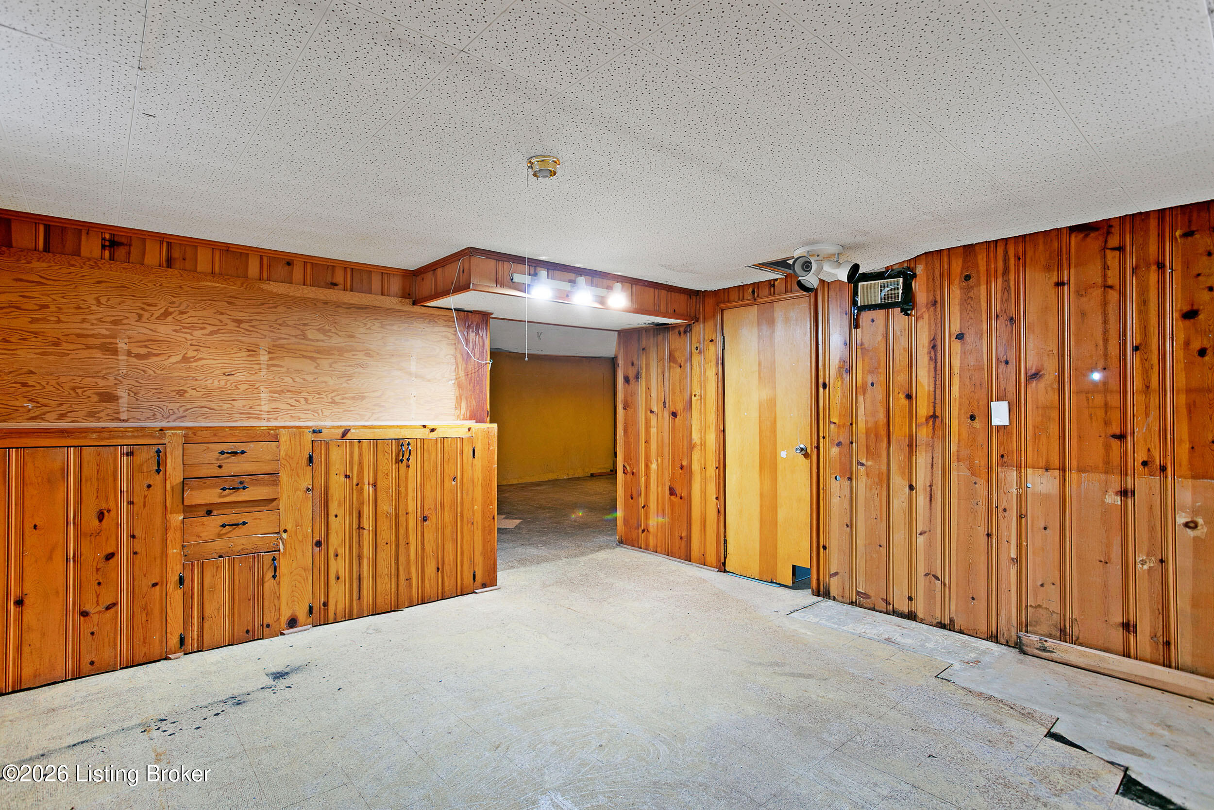 1906 Herr Ln Property Photo 28