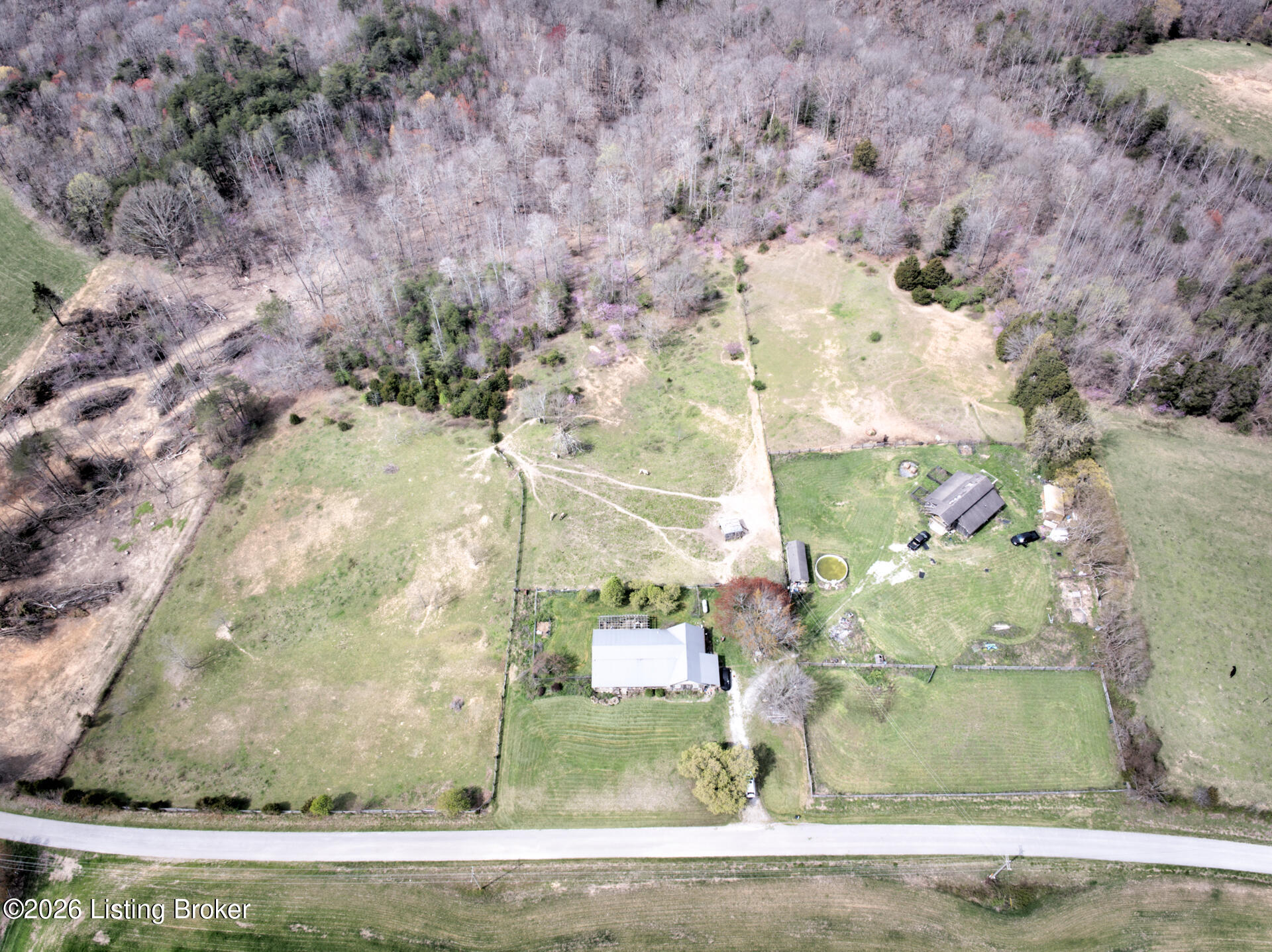 2543 Beech Grove Rd Property Photo 2