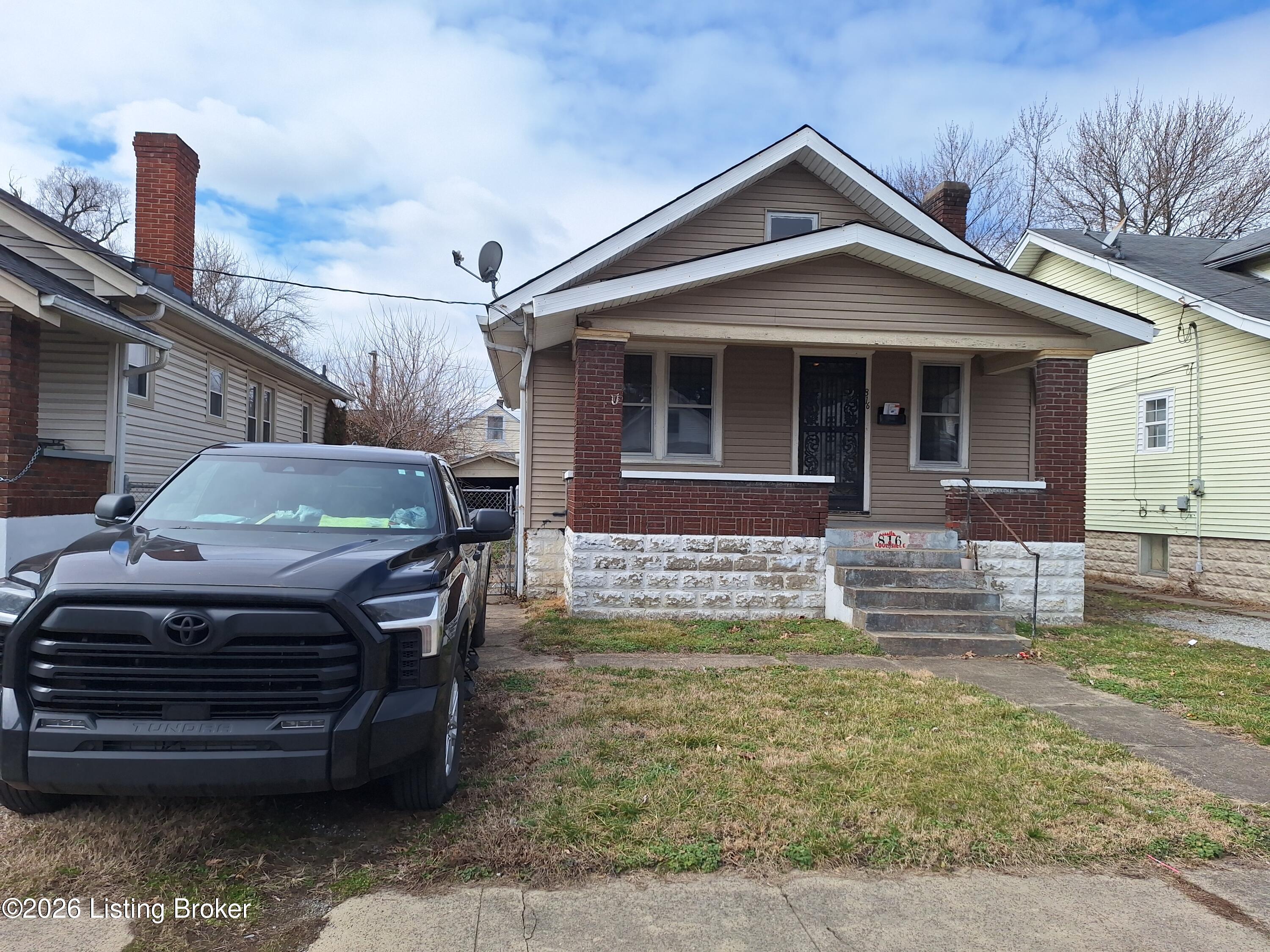816 S 37th St Property Photo 2