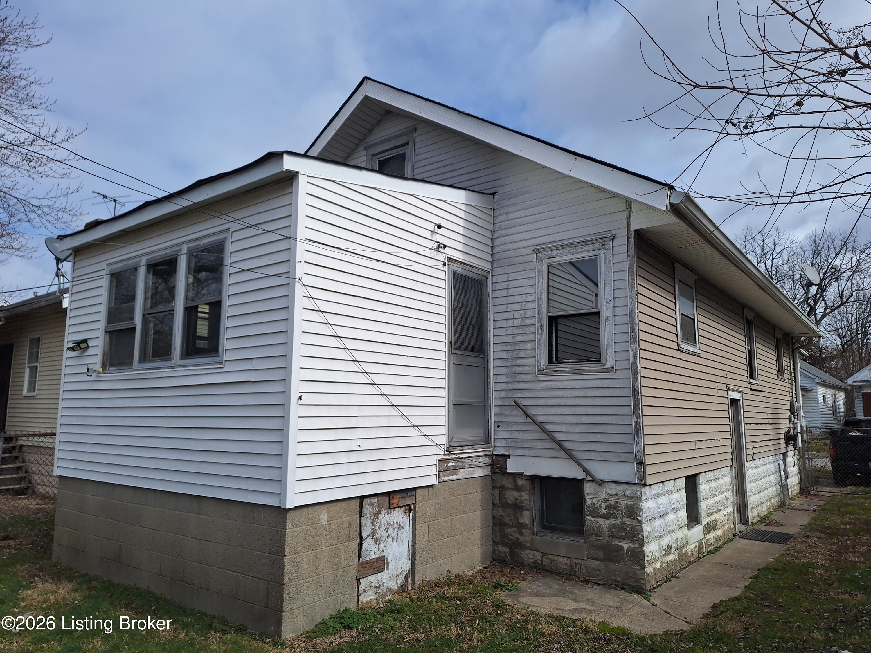 816 S 37th St Property Photo 3