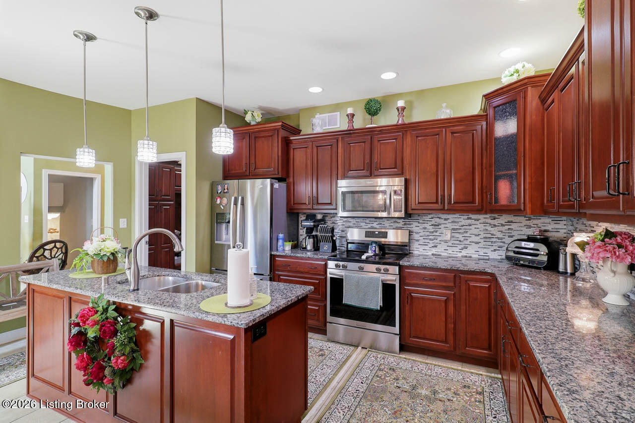 585 Sunray Dr Property Photo 13