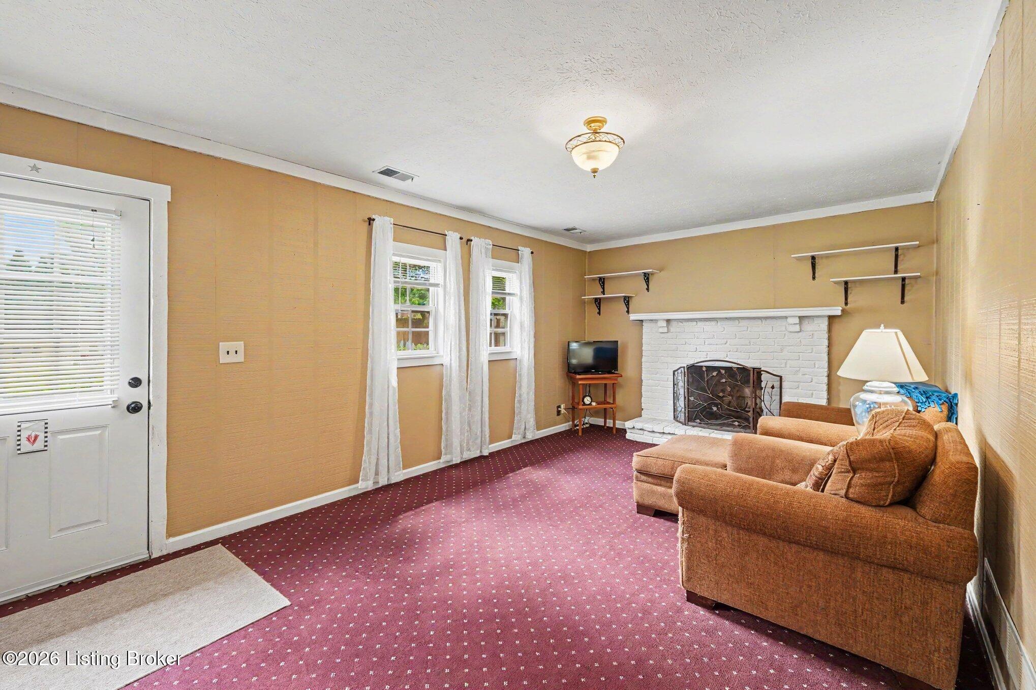 8819 Ash Ave Property Photo 4